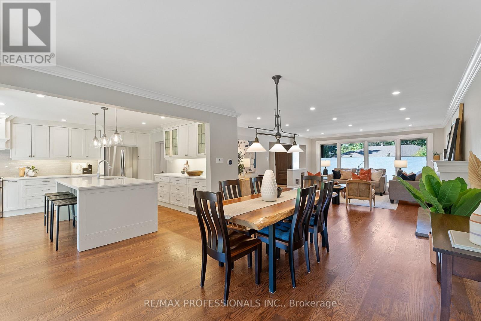 19 Palace Arch Drive, Toronto, Ontario  M9A 2R9 - Photo 10 - W12437132