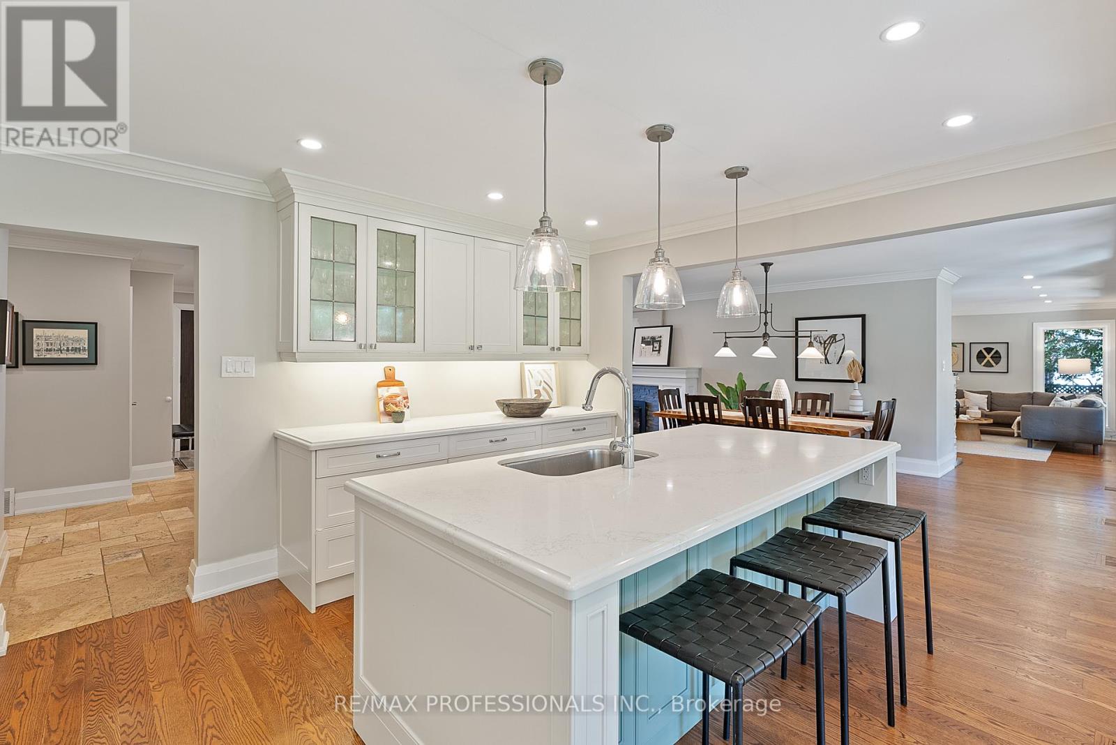 19 Palace Arch Drive, Toronto, Ontario  M9A 2R9 - Photo 11 - W12437132