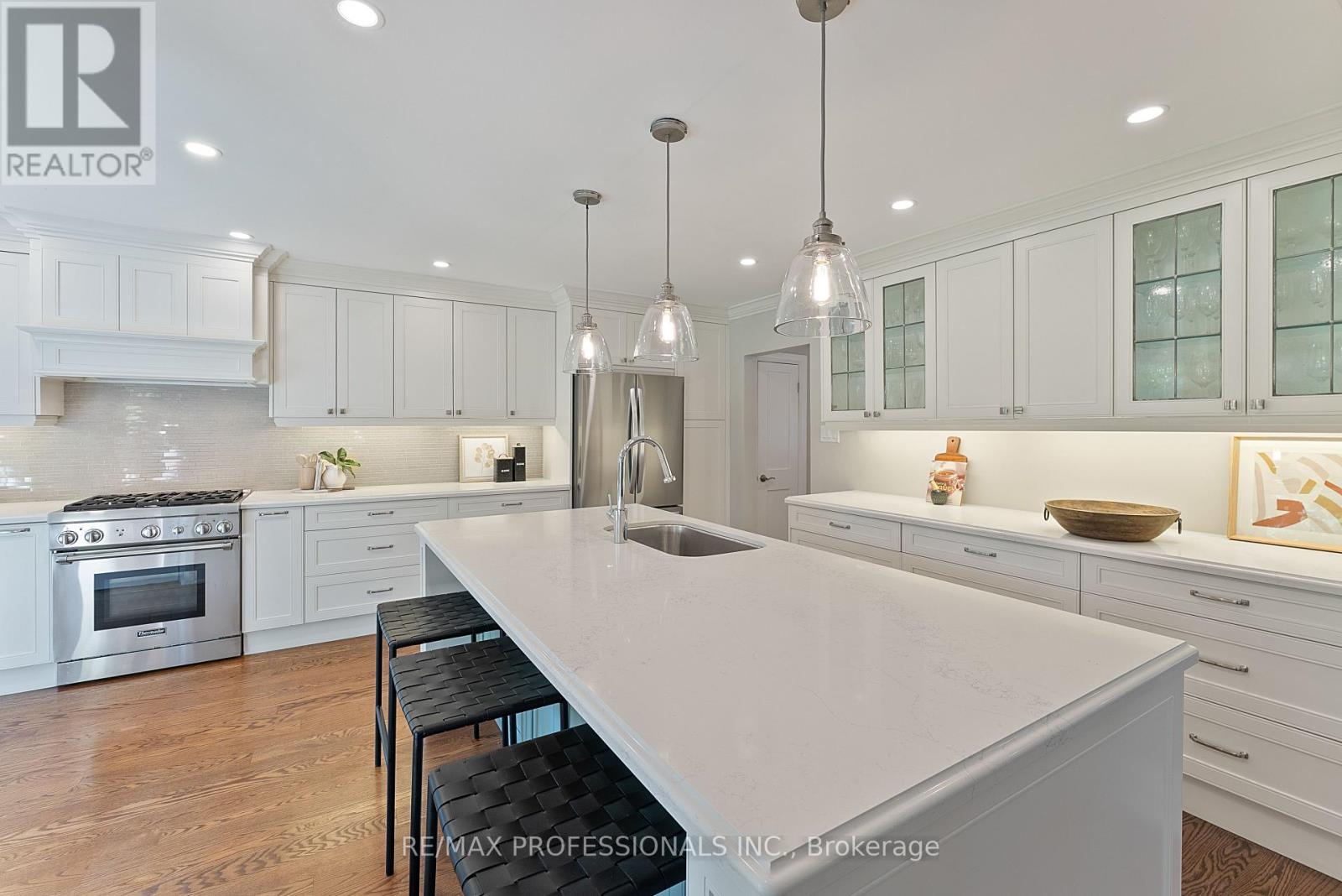 19 Palace Arch Drive, Toronto, Ontario  M9A 2R9 - Photo 13 - W12437132