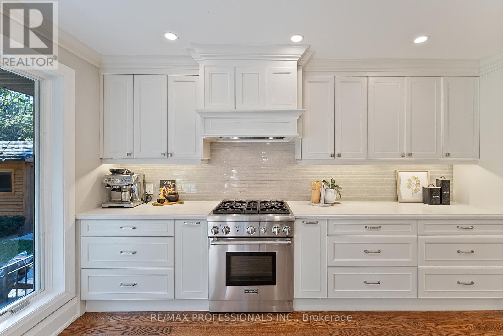19 Palace Arch Drive, Toronto, Ontario  M9A 2R9 - Photo 15 - W12437132