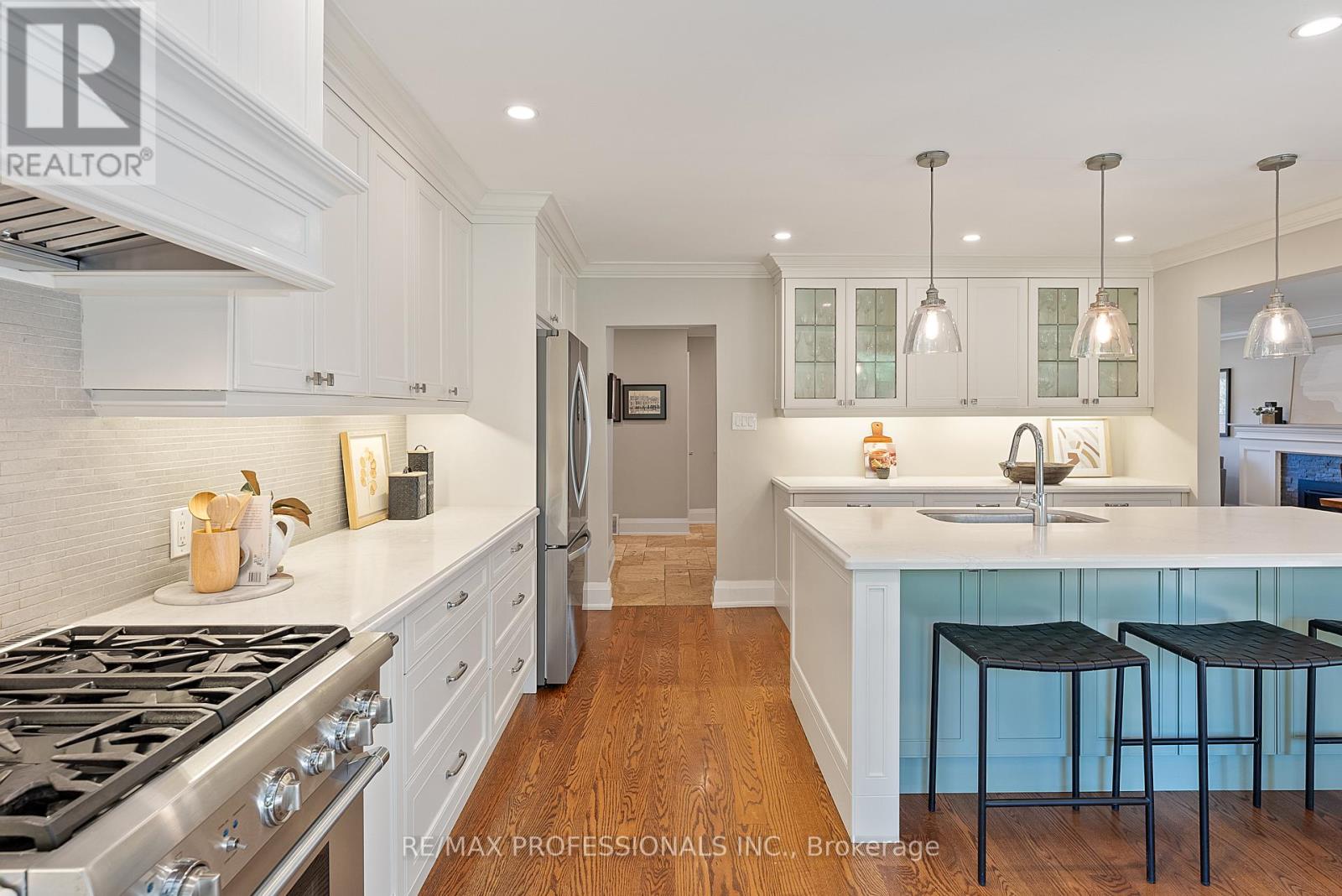 19 Palace Arch Drive, Toronto, Ontario  M9A 2R9 - Photo 16 - W12437132