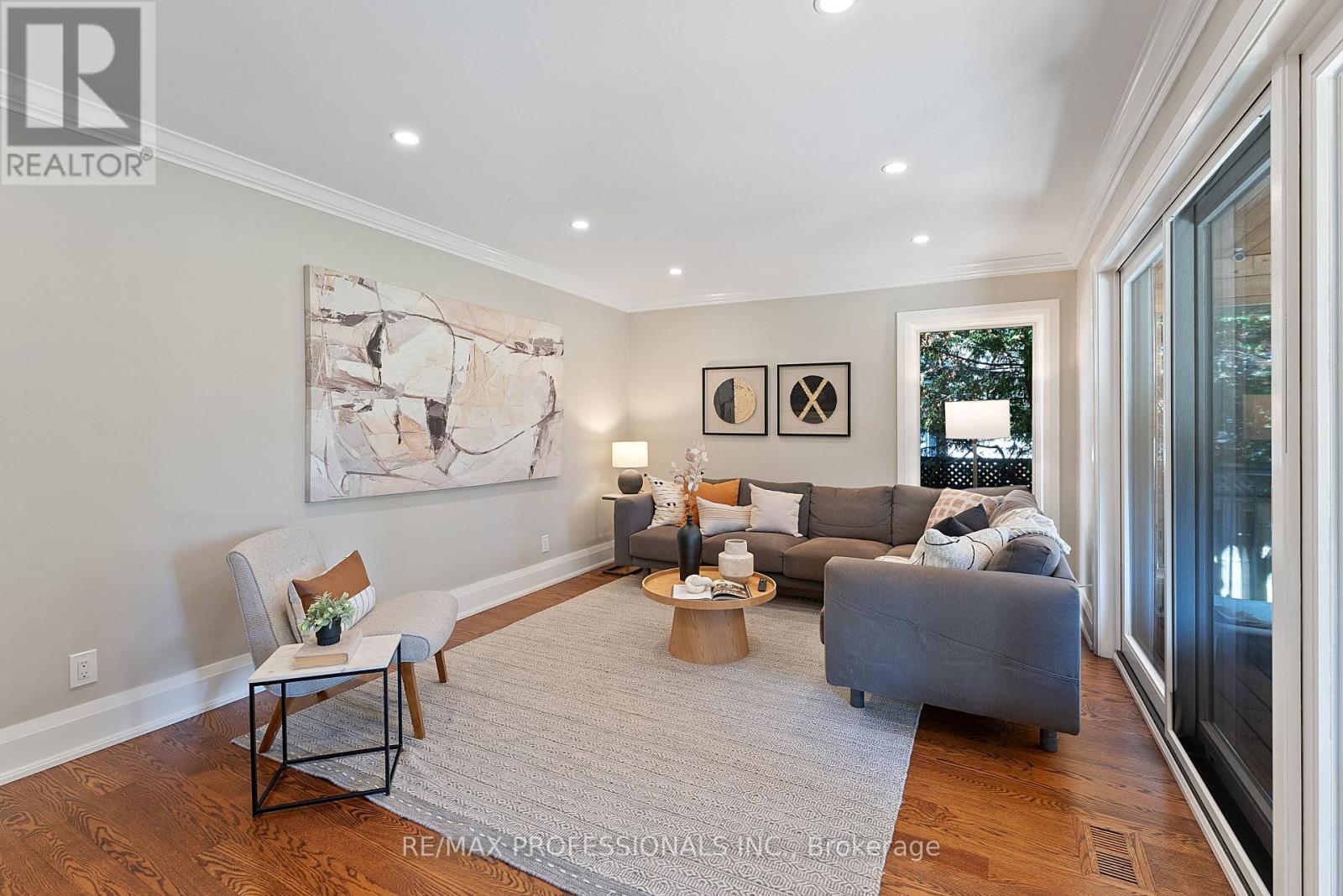 19 Palace Arch Drive, Toronto, Ontario  M9A 2R9 - Photo 18 - W12437132