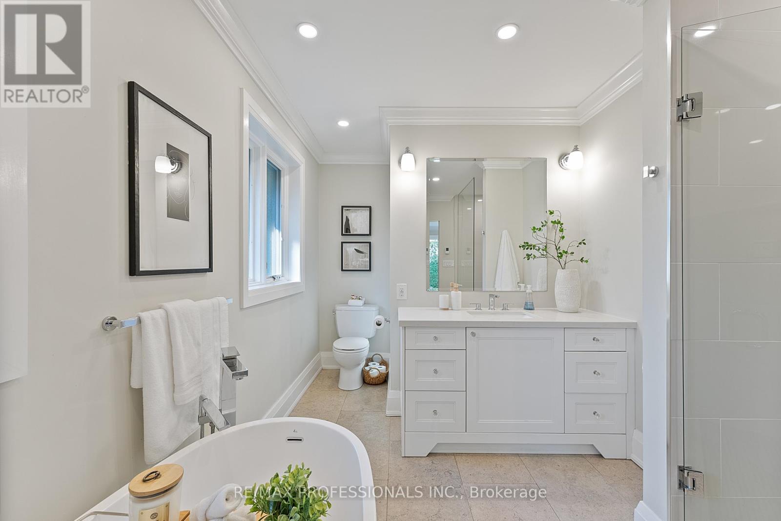 19 Palace Arch Drive, Toronto, Ontario  M9A 2R9 - Photo 22 - W12437132