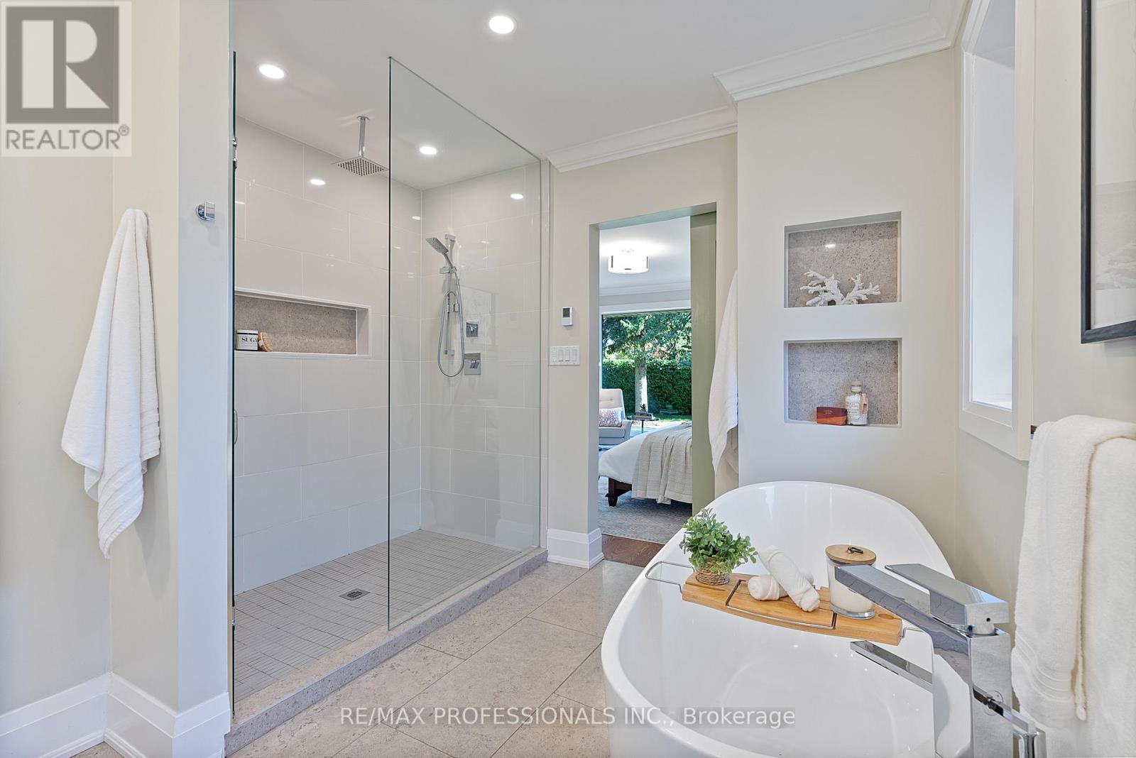 19 Palace Arch Drive, Toronto, Ontario  M9A 2R9 - Photo 23 - W12437132