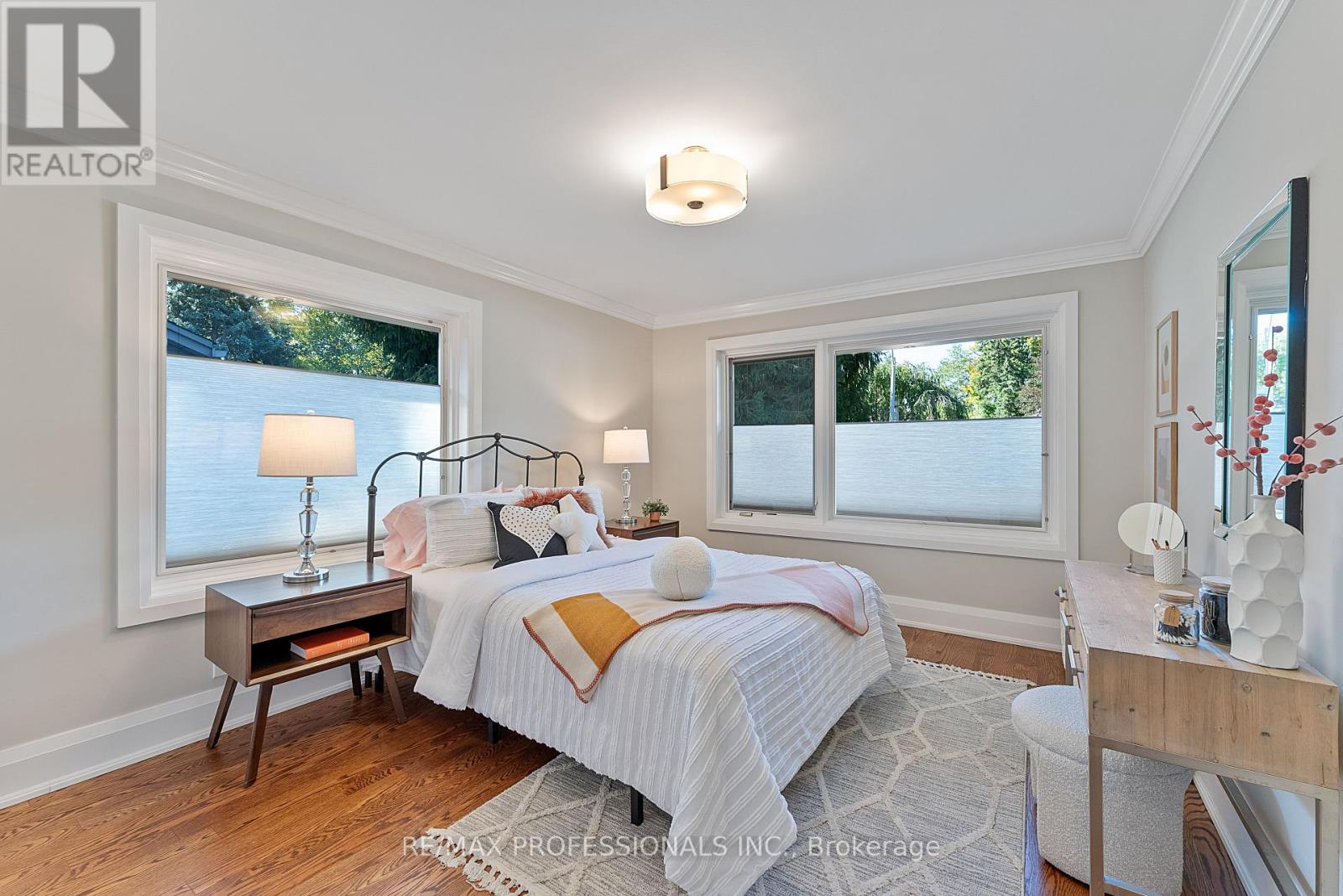 19 Palace Arch Drive, Toronto, Ontario  M9A 2R9 - Photo 26 - W12437132