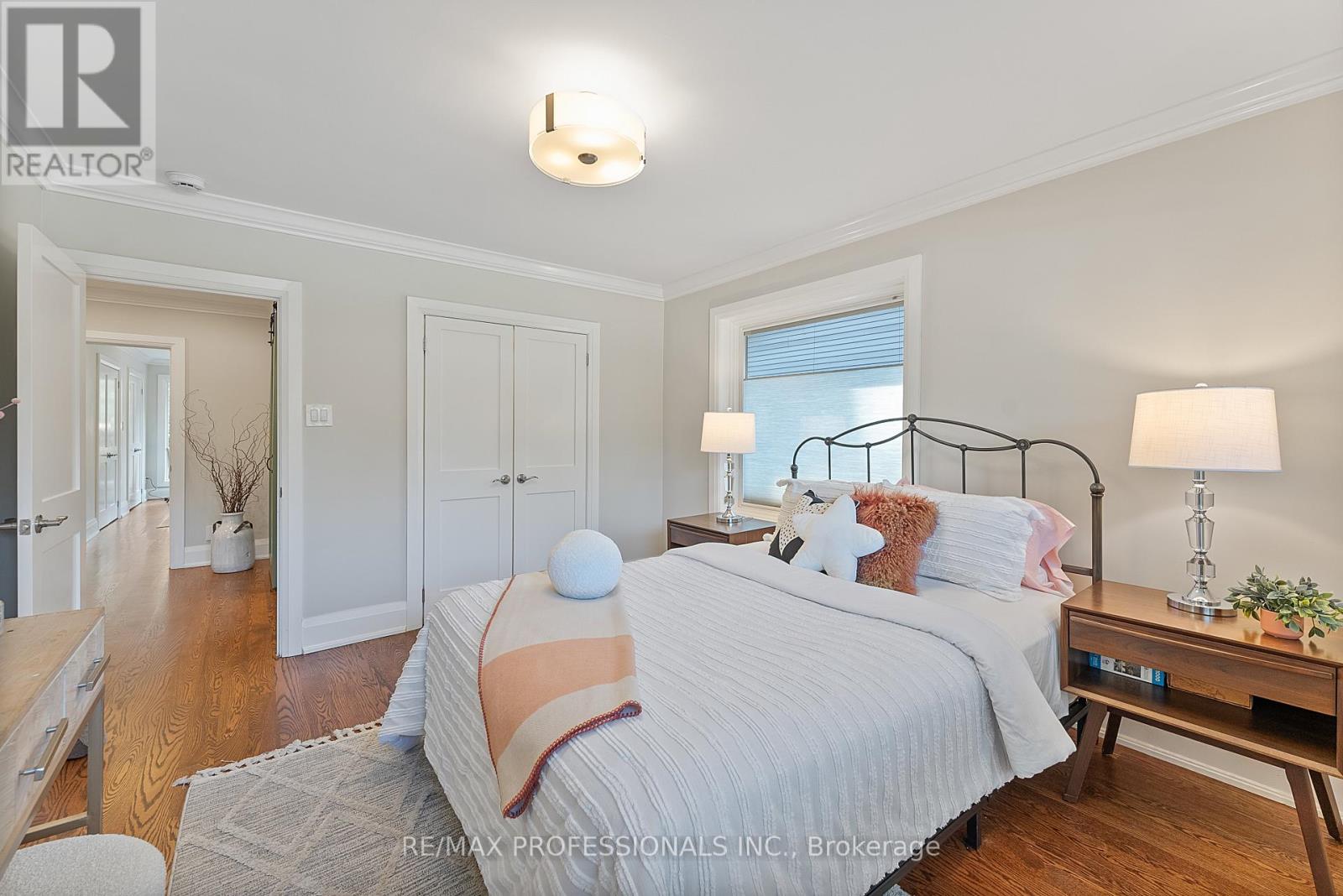 19 Palace Arch Drive, Toronto, Ontario  M9A 2R9 - Photo 27 - W12437132