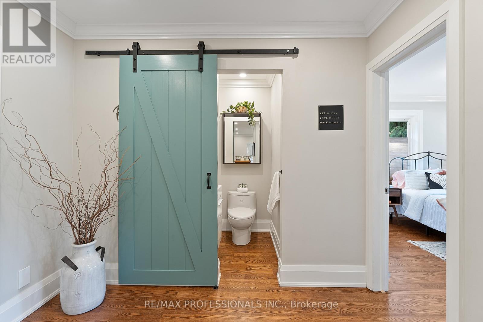 19 Palace Arch Drive, Toronto, Ontario  M9A 2R9 - Photo 28 - W12437132