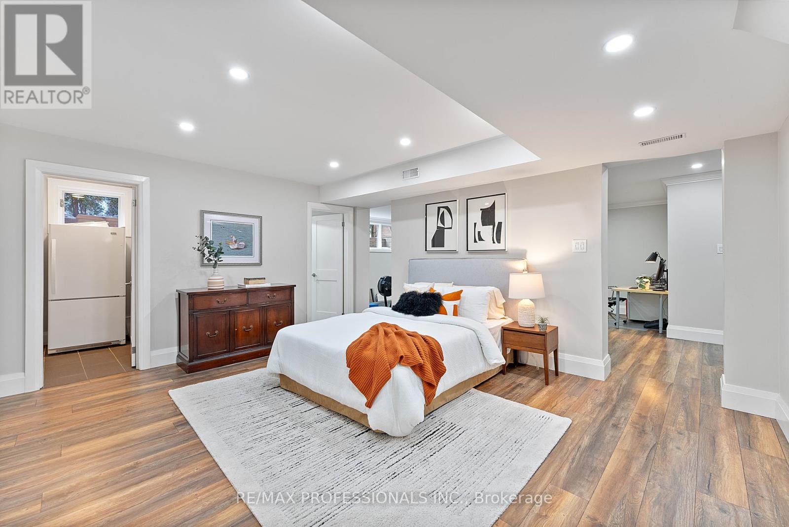 19 Palace Arch Drive, Toronto, Ontario  M9A 2R9 - Photo 32 - W12437132