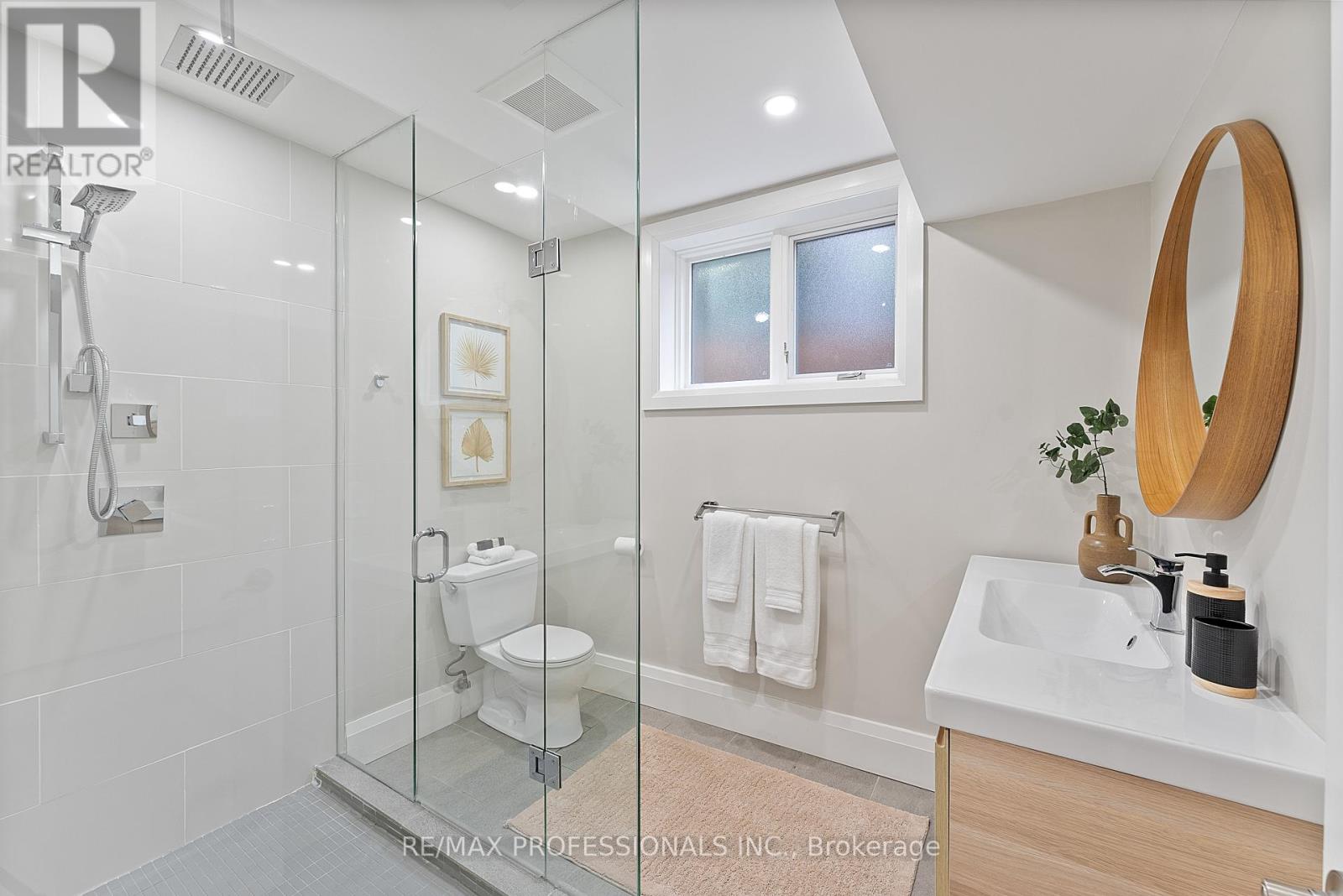 19 Palace Arch Drive, Toronto, Ontario  M9A 2R9 - Photo 33 - W12437132
