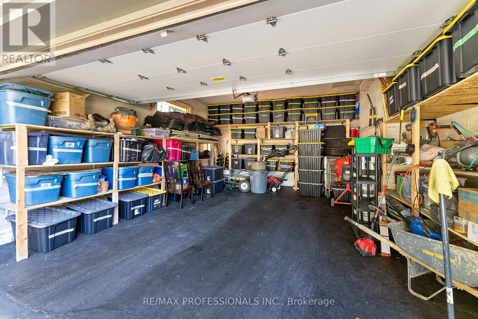 19 Palace Arch Drive, Toronto, Ontario  M9A 2R9 - Photo 37 - W12437132