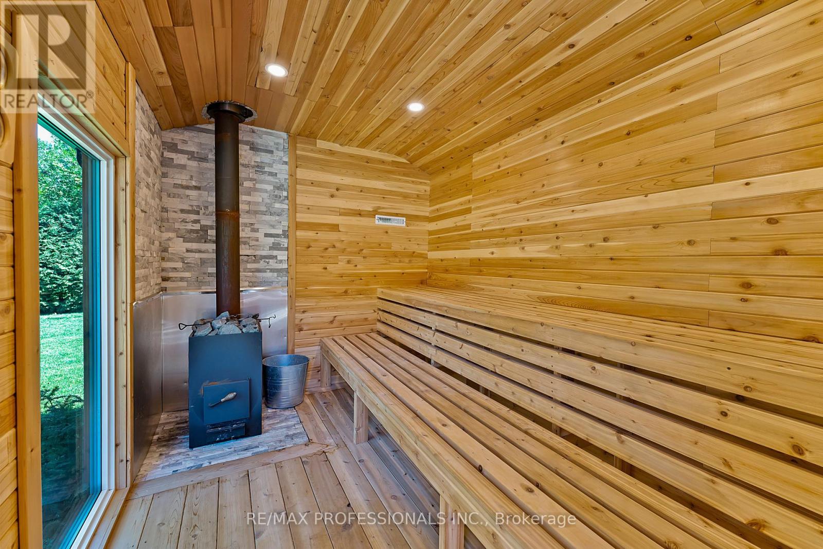 19 Palace Arch Drive, Toronto, Ontario  M9A 2R9 - Photo 46 - W12437132