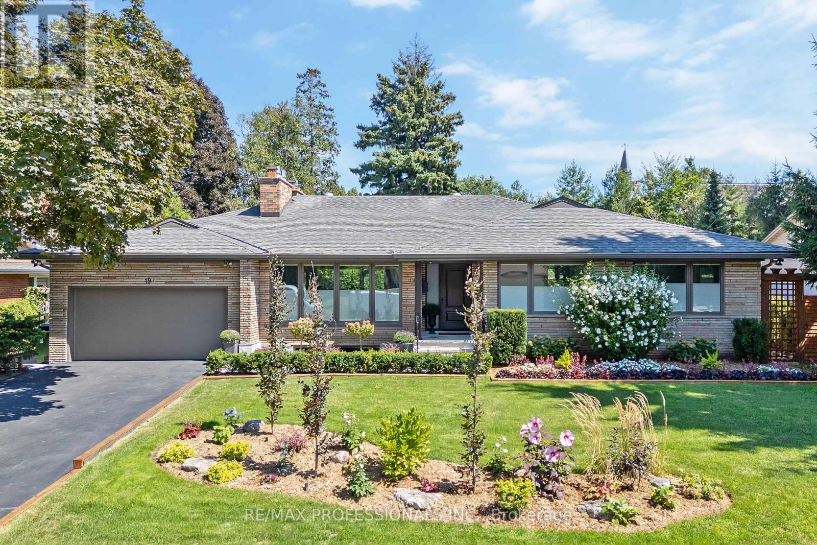 19 Palace Arch Drive, Toronto, Ontario  M9A 2R9 - Photo 47 - W12437132