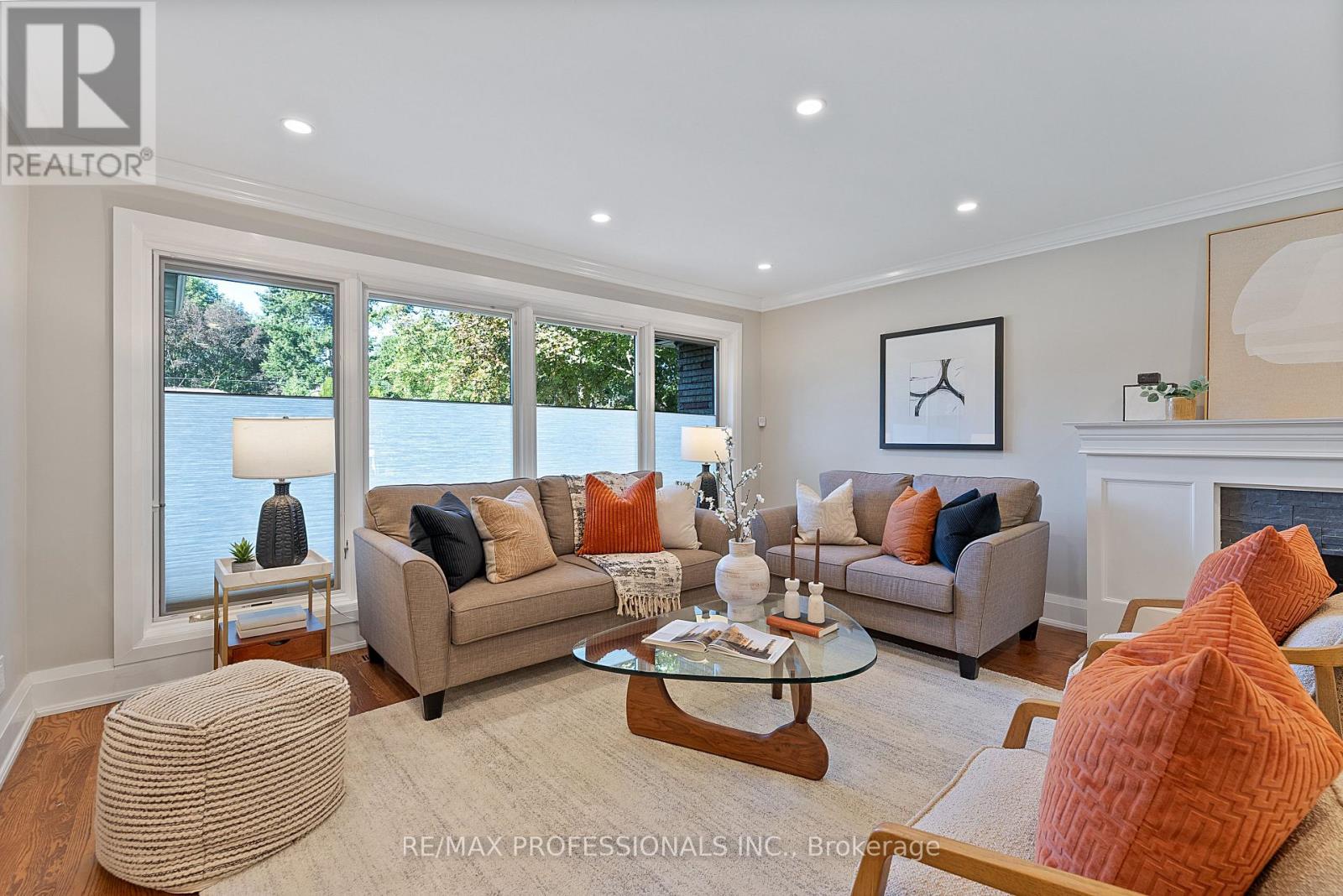 19 Palace Arch Drive, Toronto, Ontario  M9A 2R9 - Photo 6 - W12437132