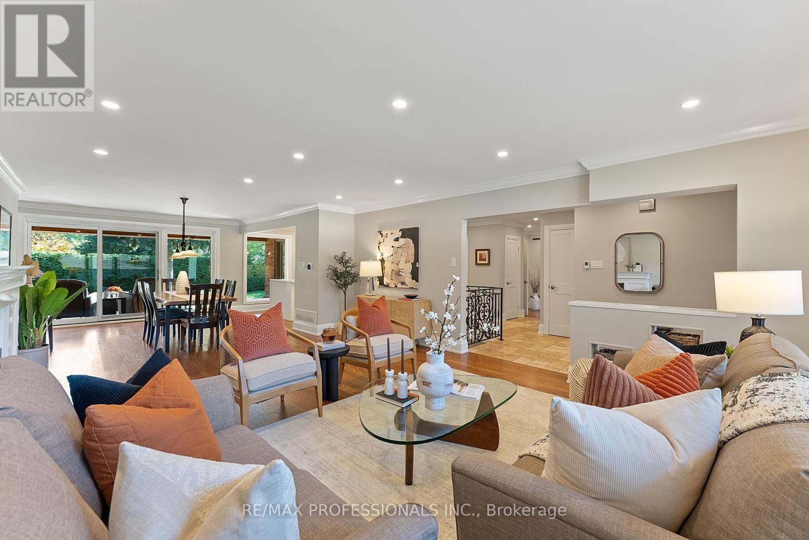 19 Palace Arch Drive, Toronto, Ontario  M9A 2R9 - Photo 7 - W12437132