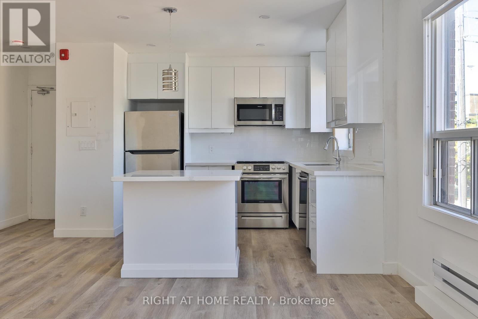 8 - 2841 Keele Street, Toronto, Ontario  M3M 2G7 - Photo 4 - W12437231