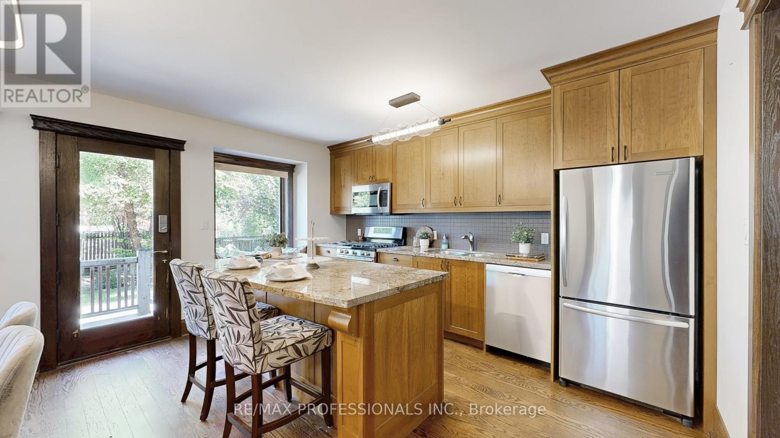 49 Albert Avenue, Toronto, Ontario  M8V 2L6 - Photo 12 - W12437260