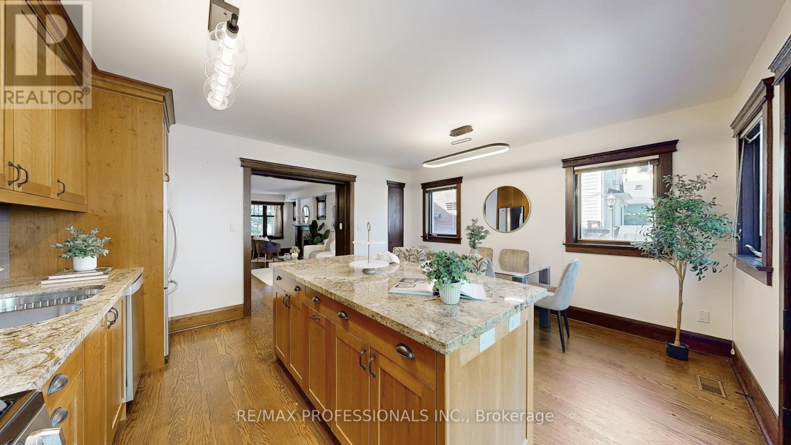 49 Albert Avenue, Toronto, Ontario  M8V 2L6 - Photo 14 - W12437260