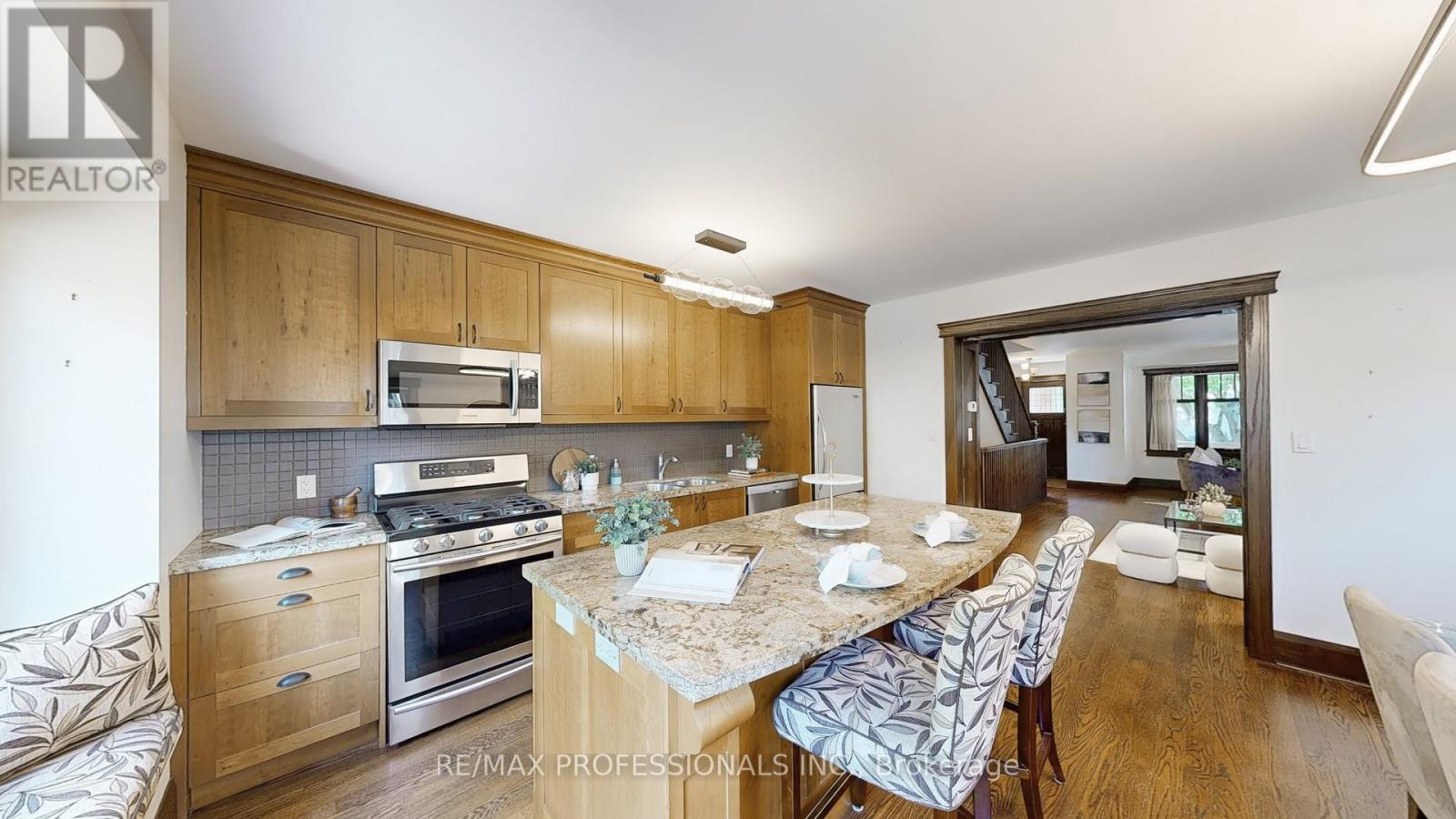 49 Albert Avenue, Toronto, Ontario  M8V 2L6 - Photo 15 - W12437260