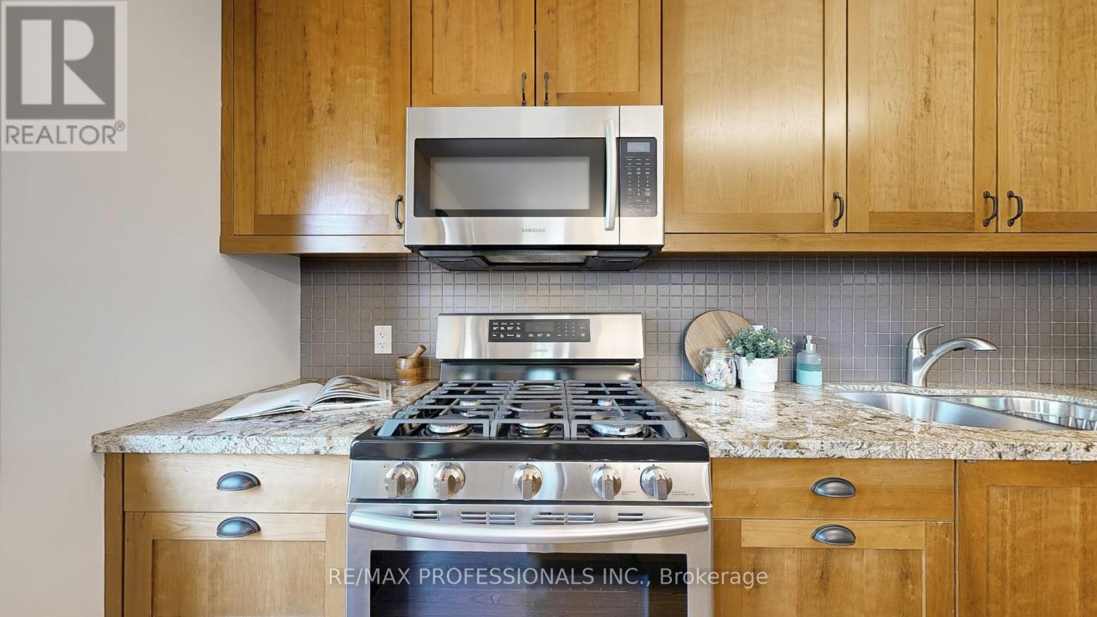 49 Albert Avenue, Toronto, Ontario  M8V 2L6 - Photo 16 - W12437260