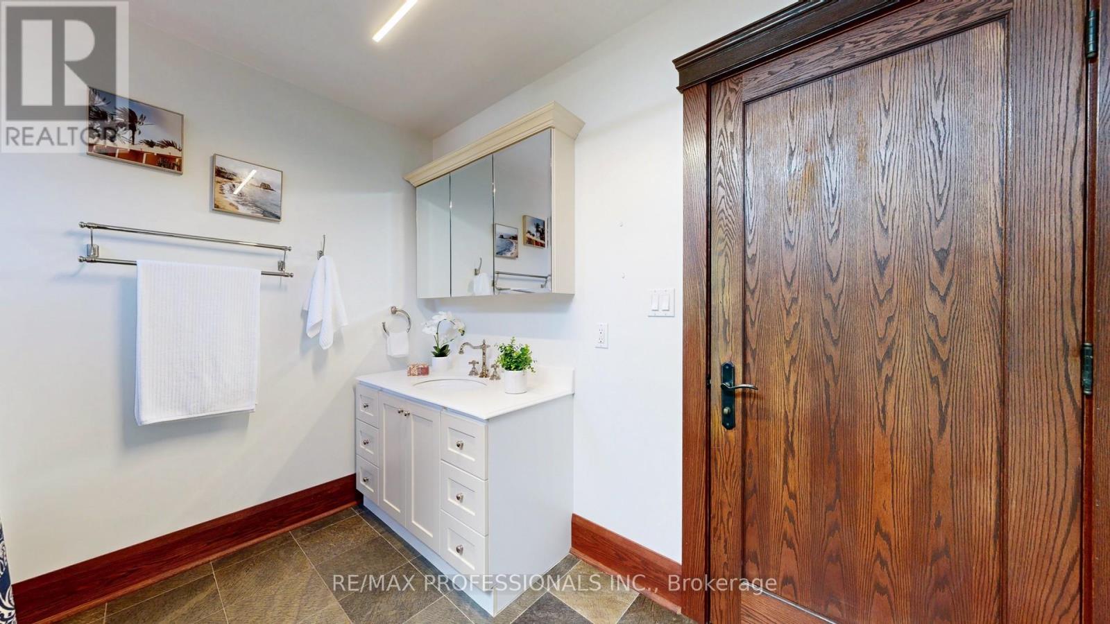 49 Albert Avenue, Toronto, Ontario  M8V 2L6 - Photo 30 - W12437260