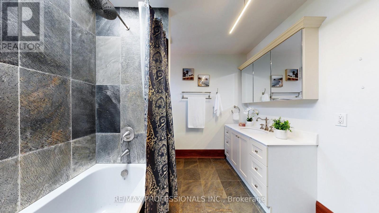 49 Albert Avenue, Toronto, Ontario  M8V 2L6 - Photo 31 - W12437260