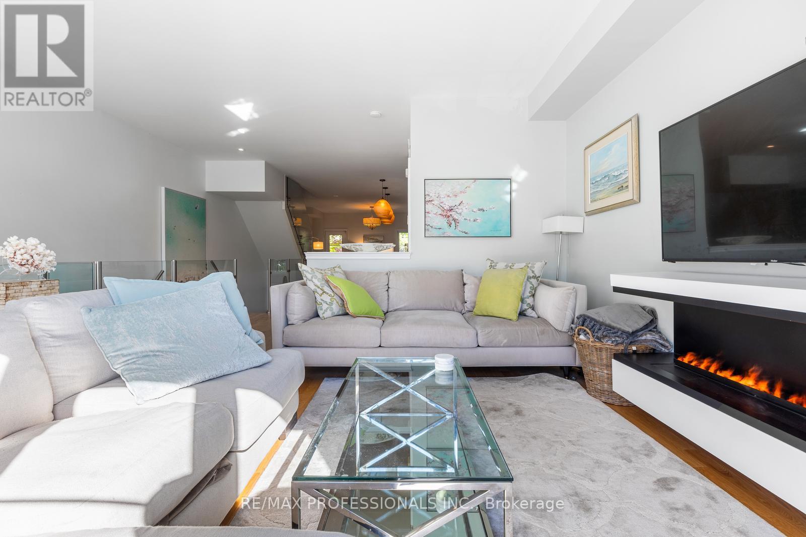 16 Dryden Way, Toronto (Willowridge-Martingrove-Richview), Ontario  M9R 0B2 - Photo 18 - W12437261