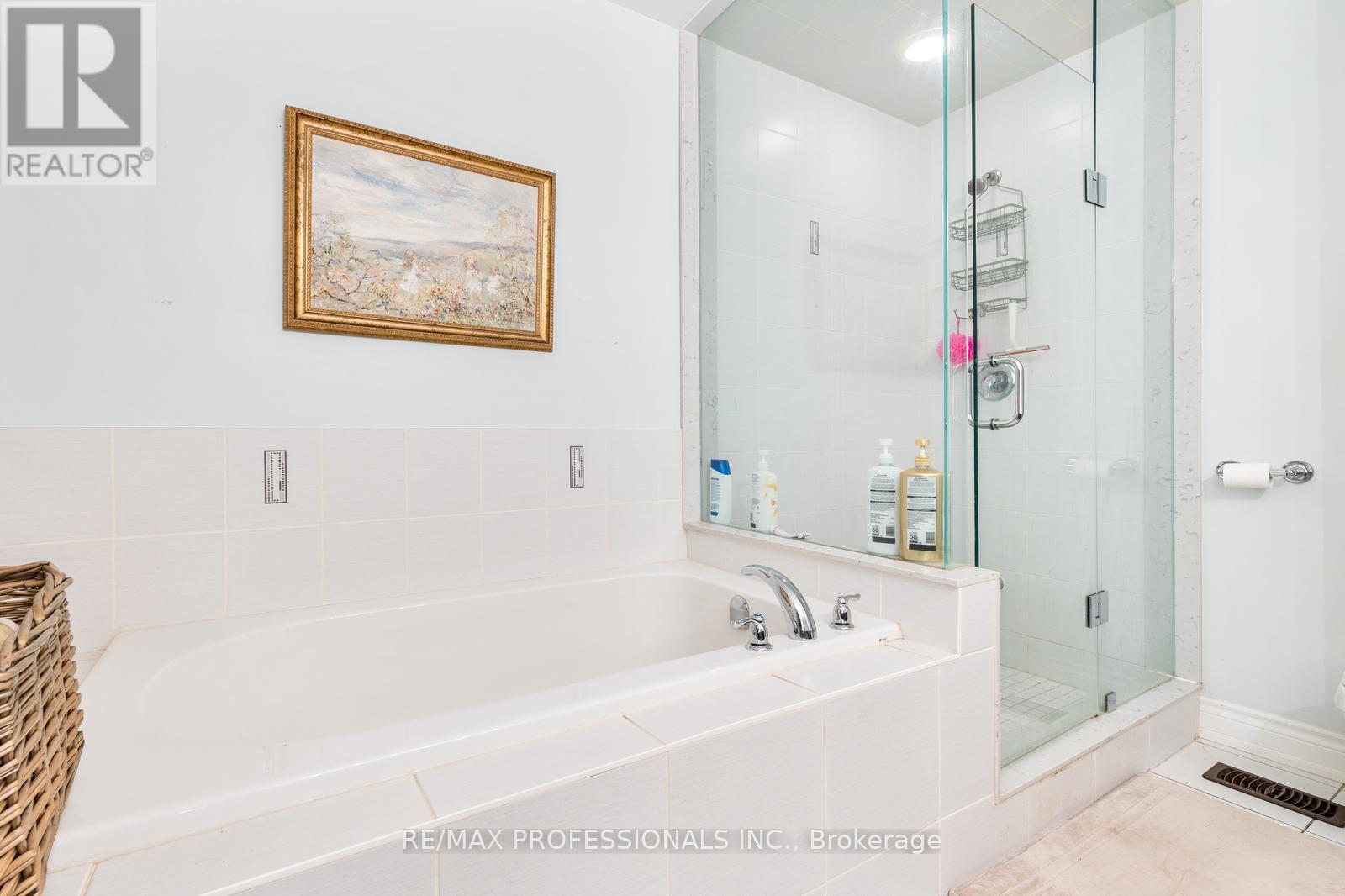 16 Dryden Way, Toronto (Willowridge-Martingrove-Richview), Ontario  M9R 0B2 - Photo 23 - W12437261