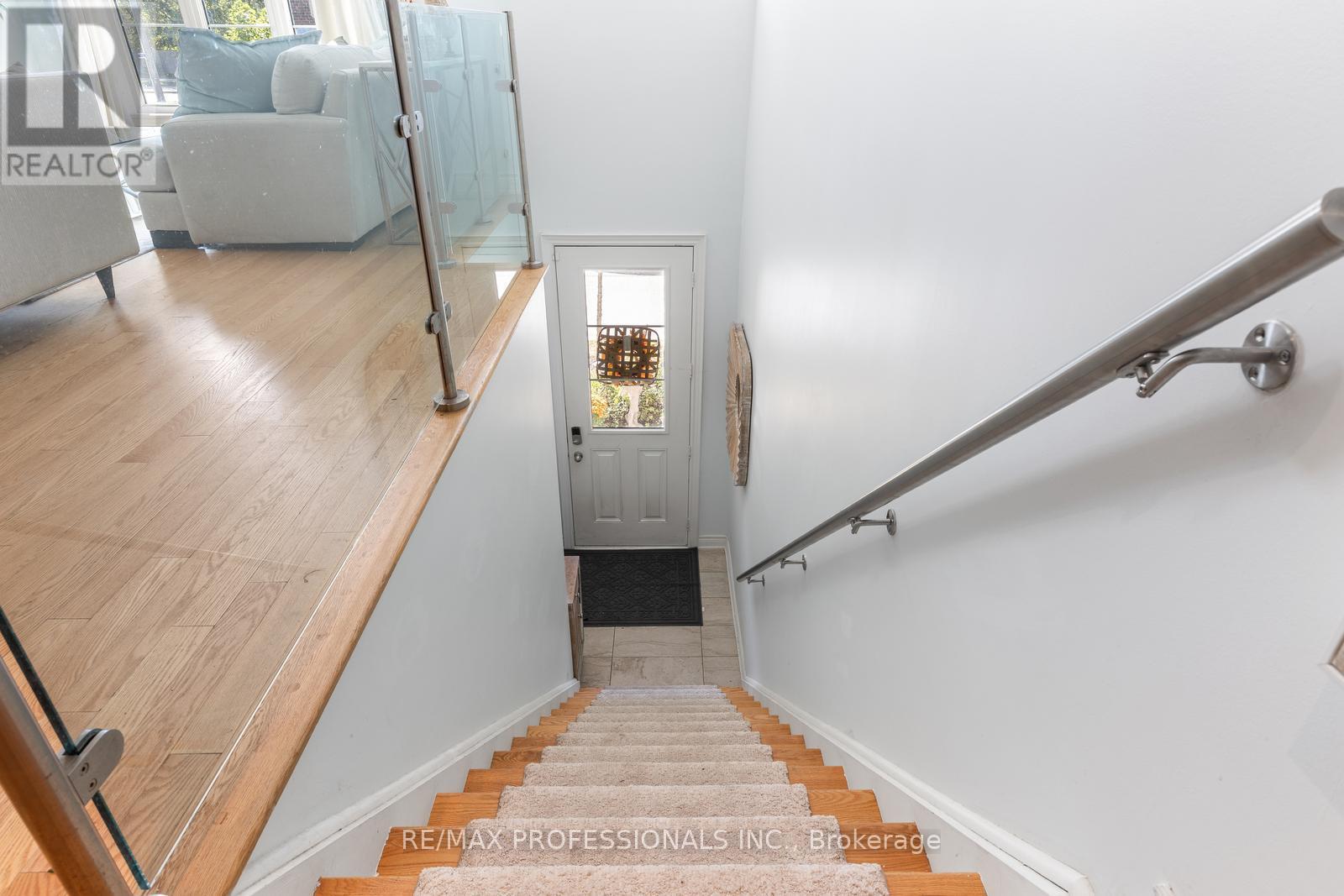 16 Dryden Way, Toronto (Willowridge-Martingrove-Richview), Ontario  M9R 0B2 - Photo 3 - W12437261