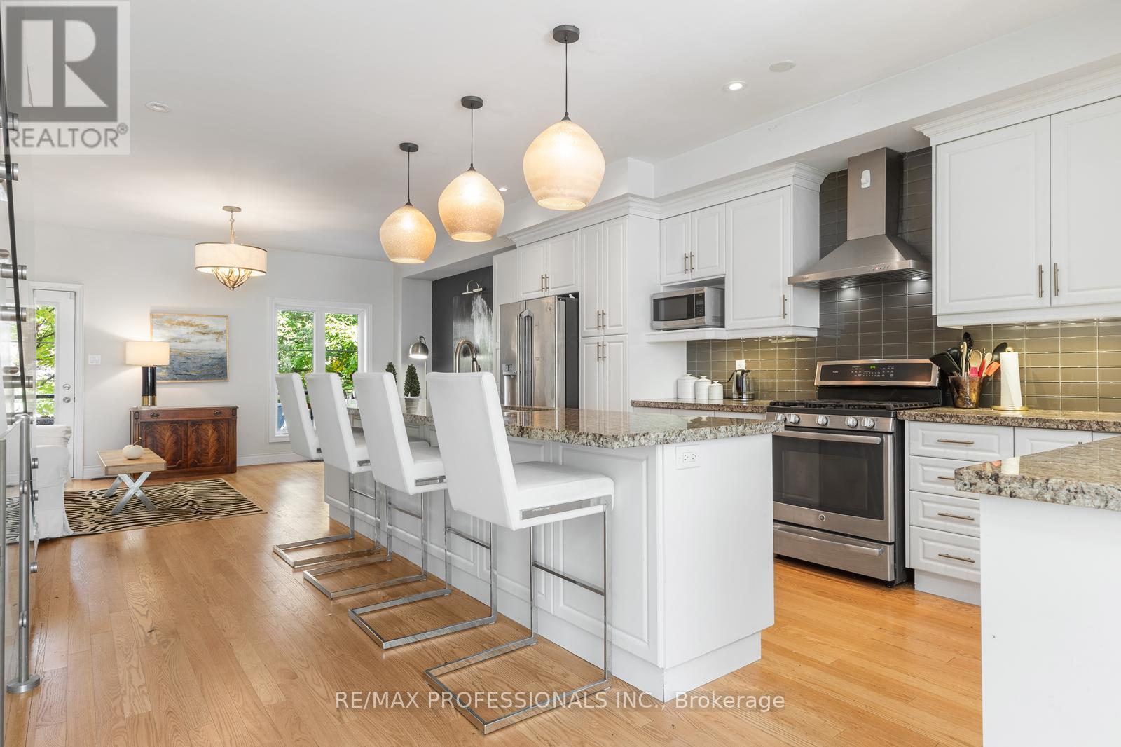 16 Dryden Way, Toronto (Willowridge-Martingrove-Richview), Ontario  M9R 0B2 - Photo 4 - W12437261