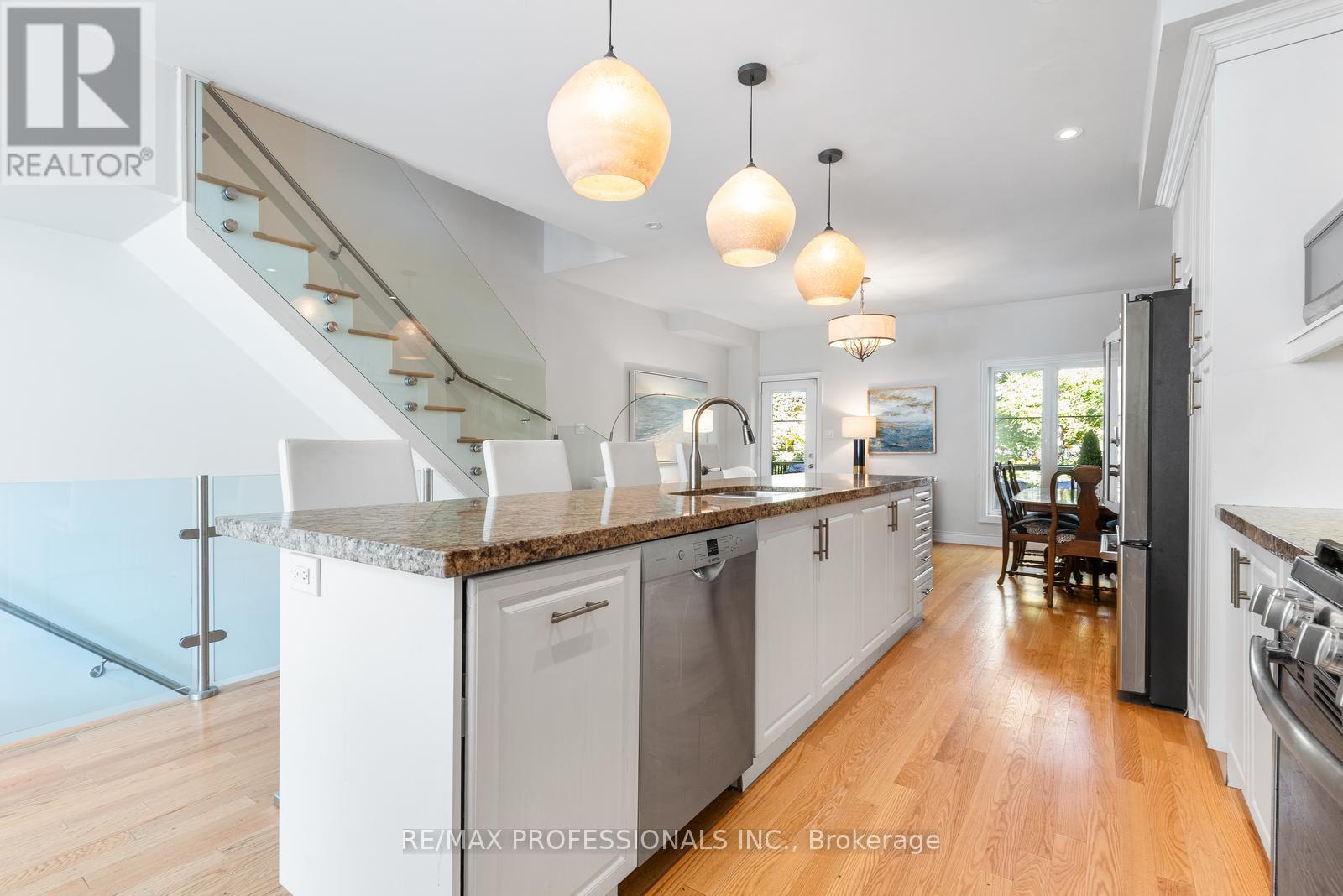 16 Dryden Way, Toronto (Willowridge-Martingrove-Richview), Ontario  M9R 0B2 - Photo 8 - W12437261