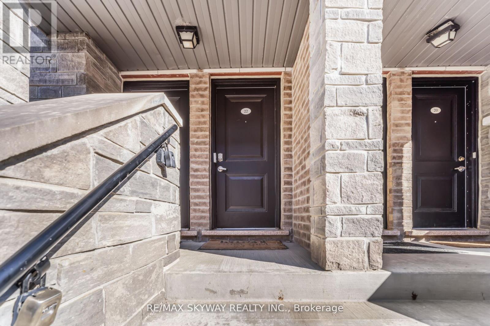22 - 200 Veterans Drive, Brampton, Ontario  L7A 4S6 - Photo 4 - W12437271