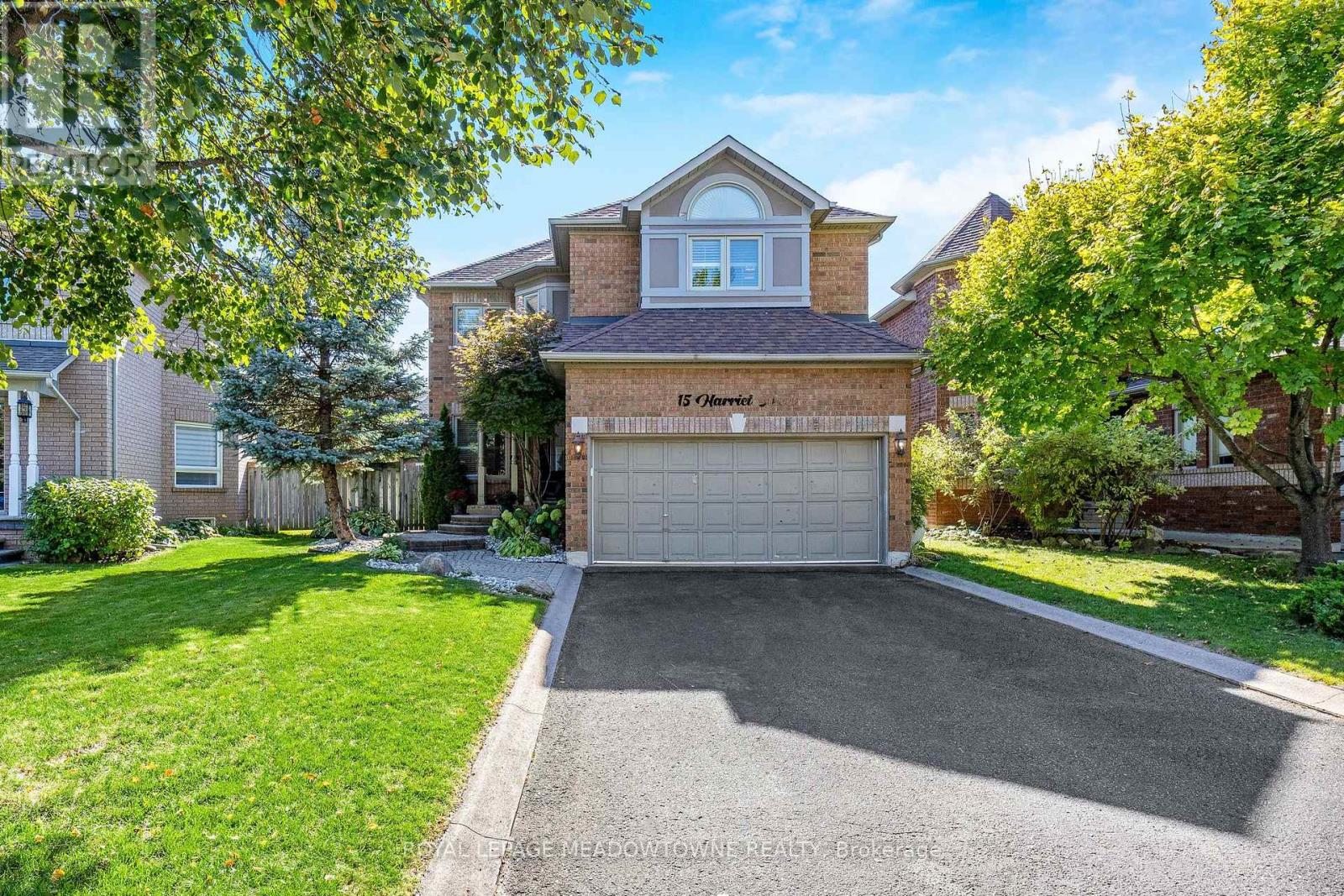 15 Harriet Street, Halton Hills, Ontario  L7G 5W4 - Photo 1 - W12437304
