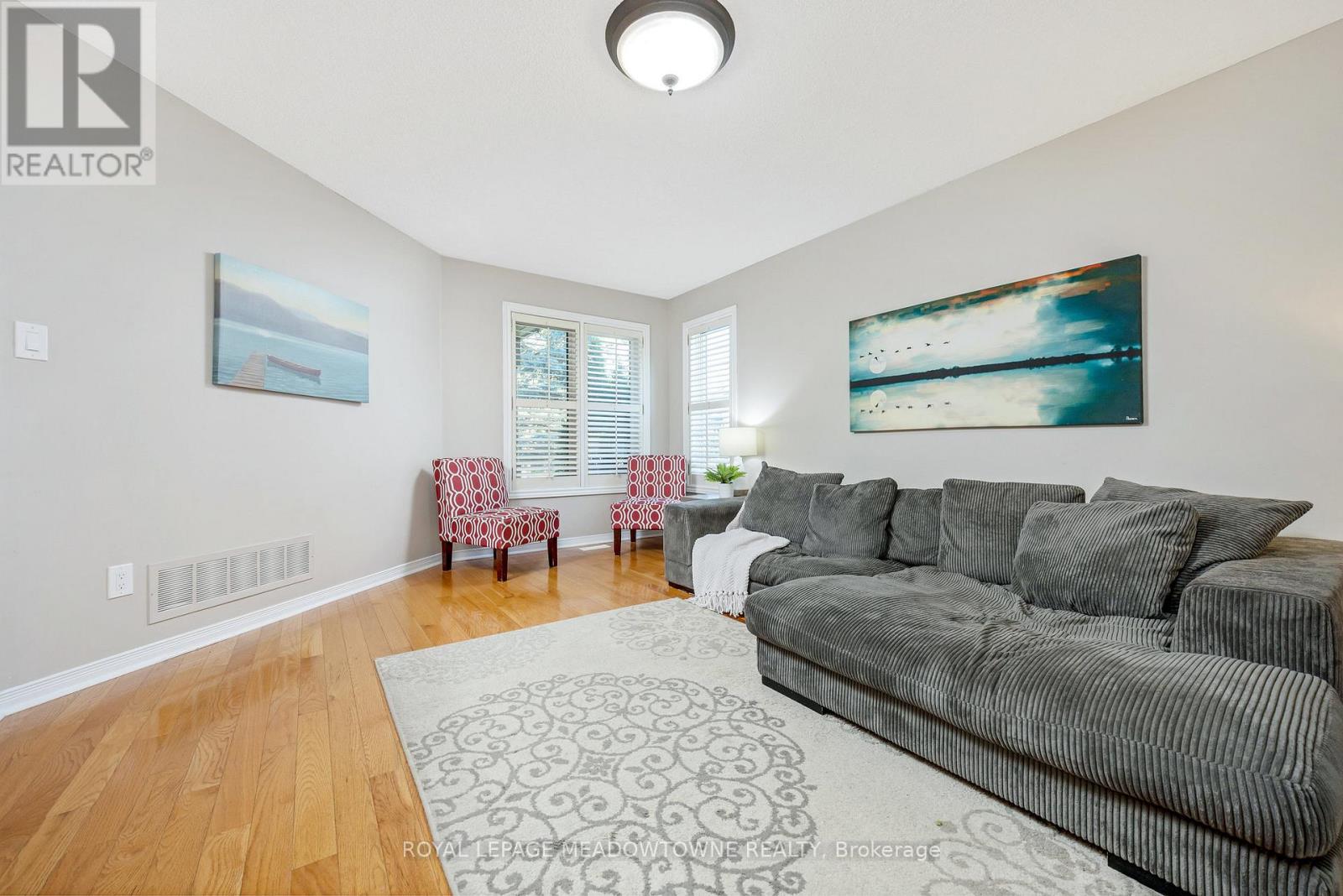15 Harriet Street, Halton Hills, Ontario  L7G 5W4 - Photo 11 - W12437304