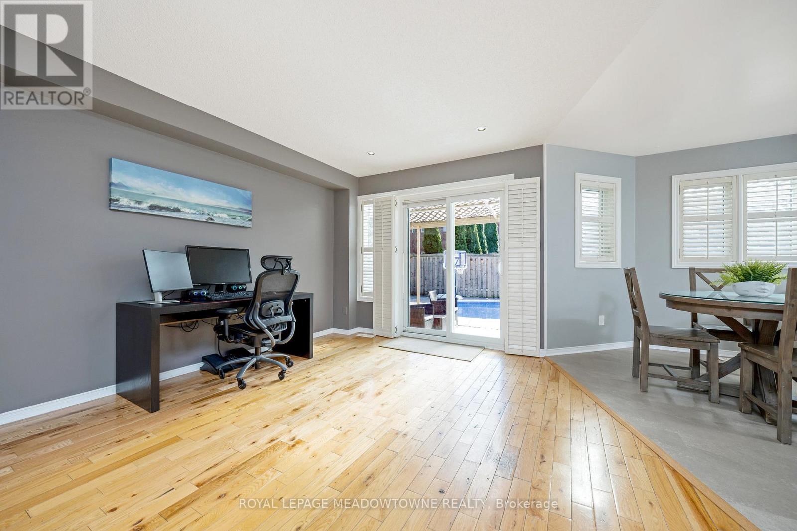 15 Harriet Street, Halton Hills, Ontario  L7G 5W4 - Photo 14 - W12437304