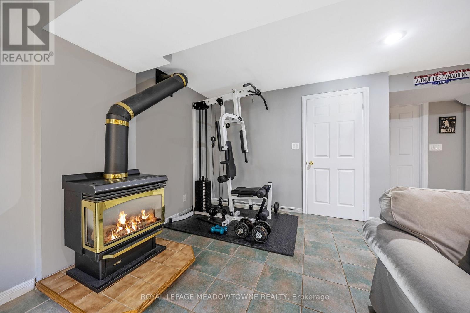 15 Harriet Street, Halton Hills, Ontario  L7G 5W4 - Photo 38 - W12437304
