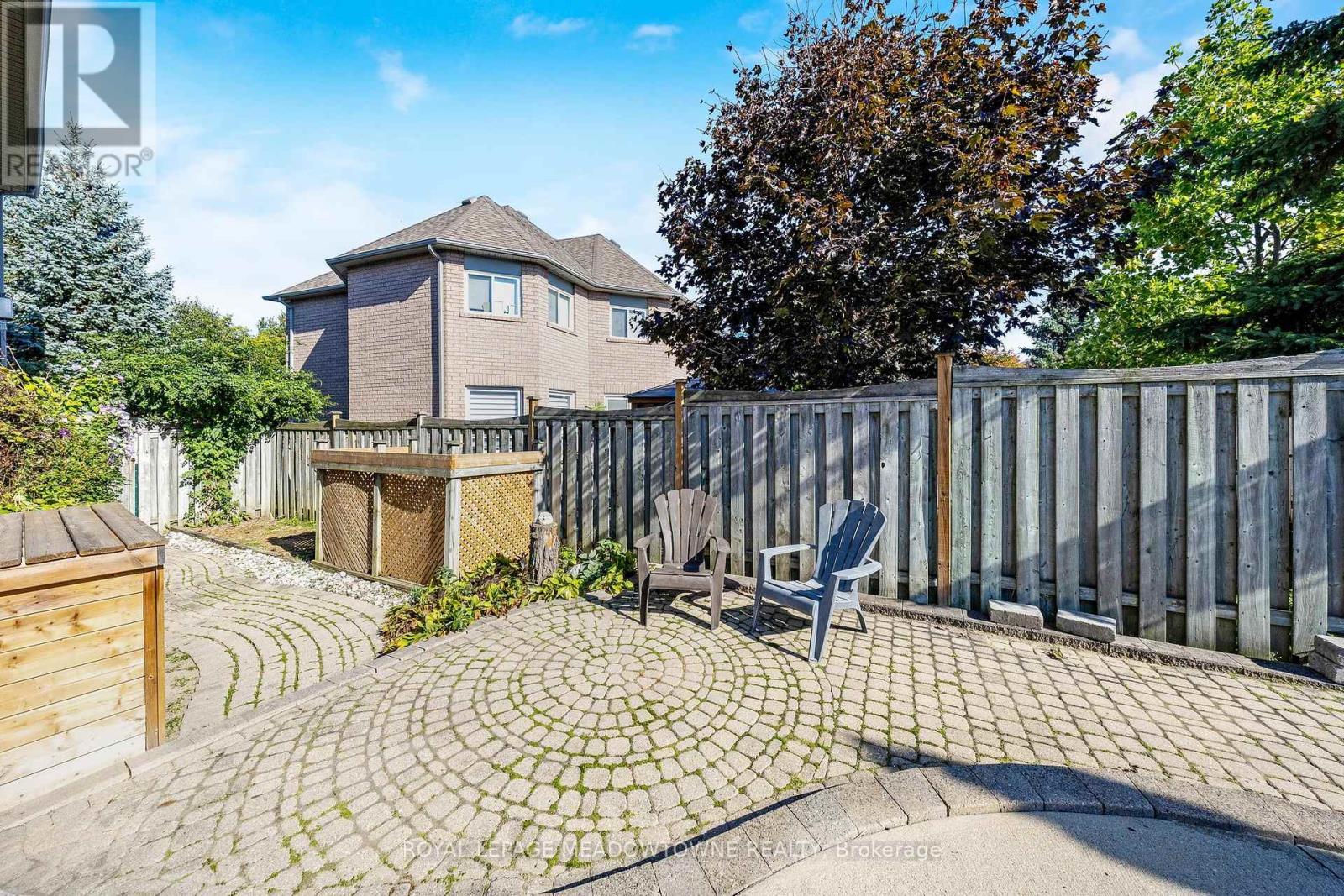 15 Harriet Street, Halton Hills, Ontario  L7G 5W4 - Photo 49 - W12437304