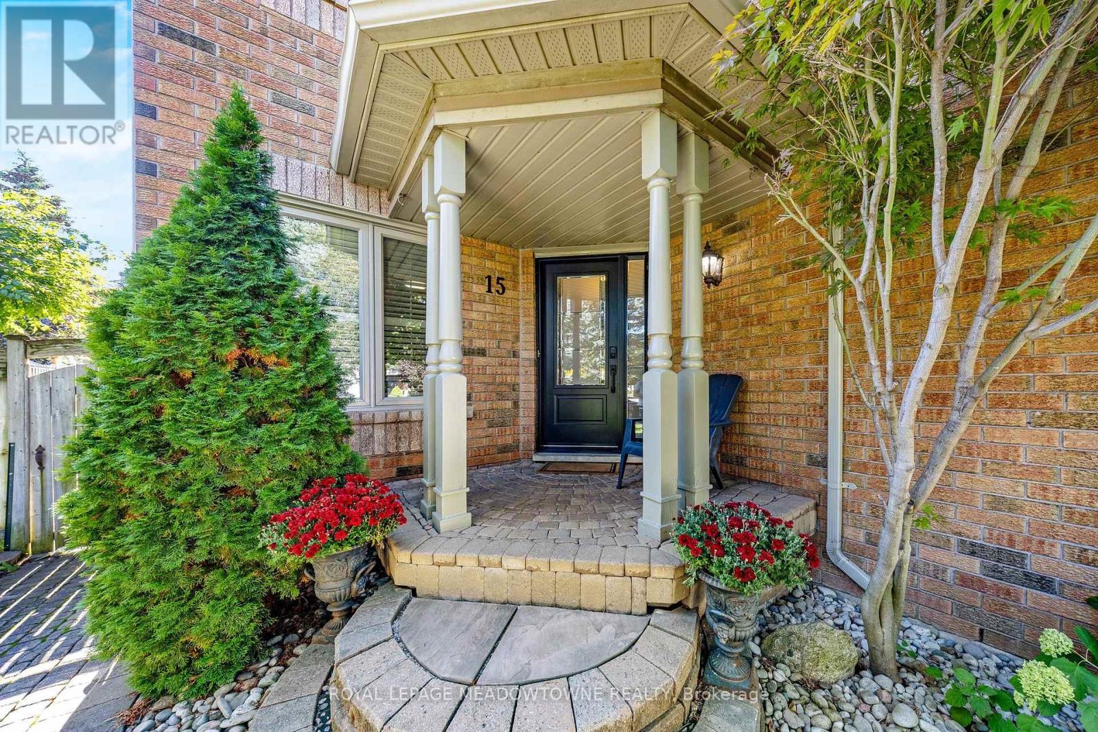 15 Harriet Street, Halton Hills, Ontario  L7G 5W4 - Photo 6 - W12437304