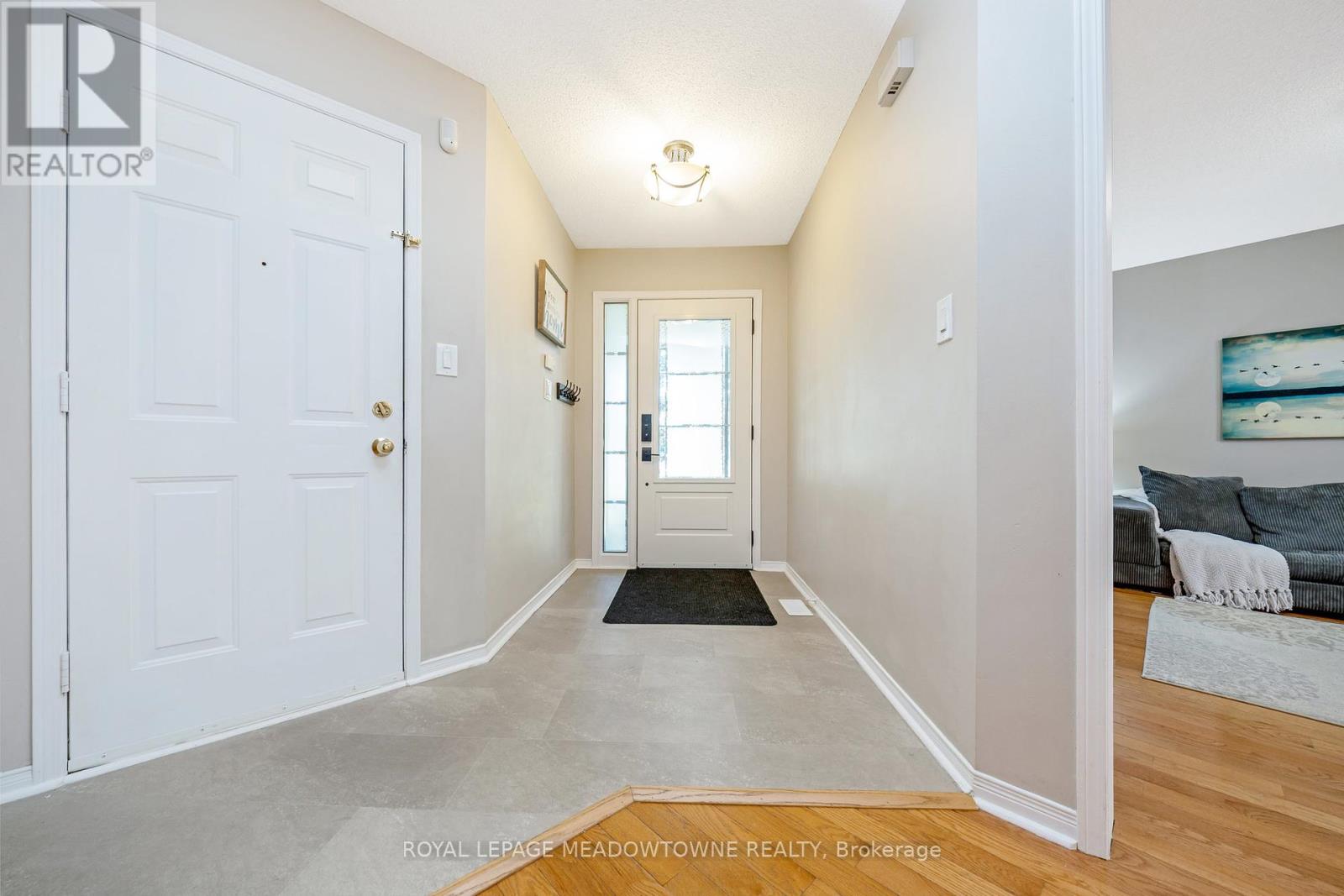 15 Harriet Street, Halton Hills, Ontario  L7G 5W4 - Photo 8 - W12437304