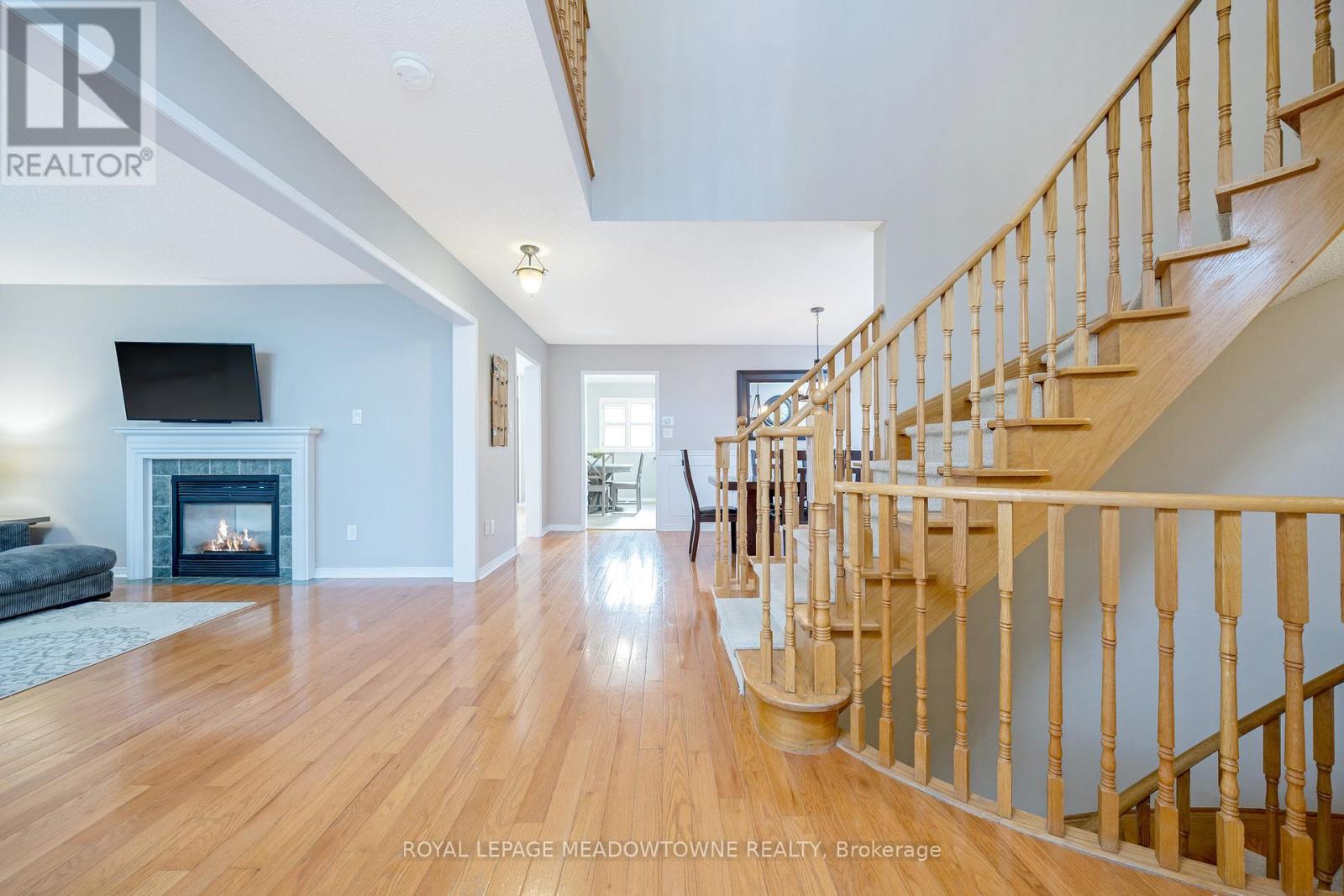 15 Harriet Street, Halton Hills, Ontario  L7G 5W4 - Photo 9 - W12437304