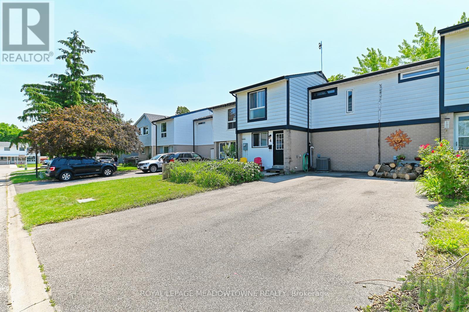 4 Greenfield Square, Brampton (Northgate), Ontario  L6S 2J3 - Photo 3 - W12437309