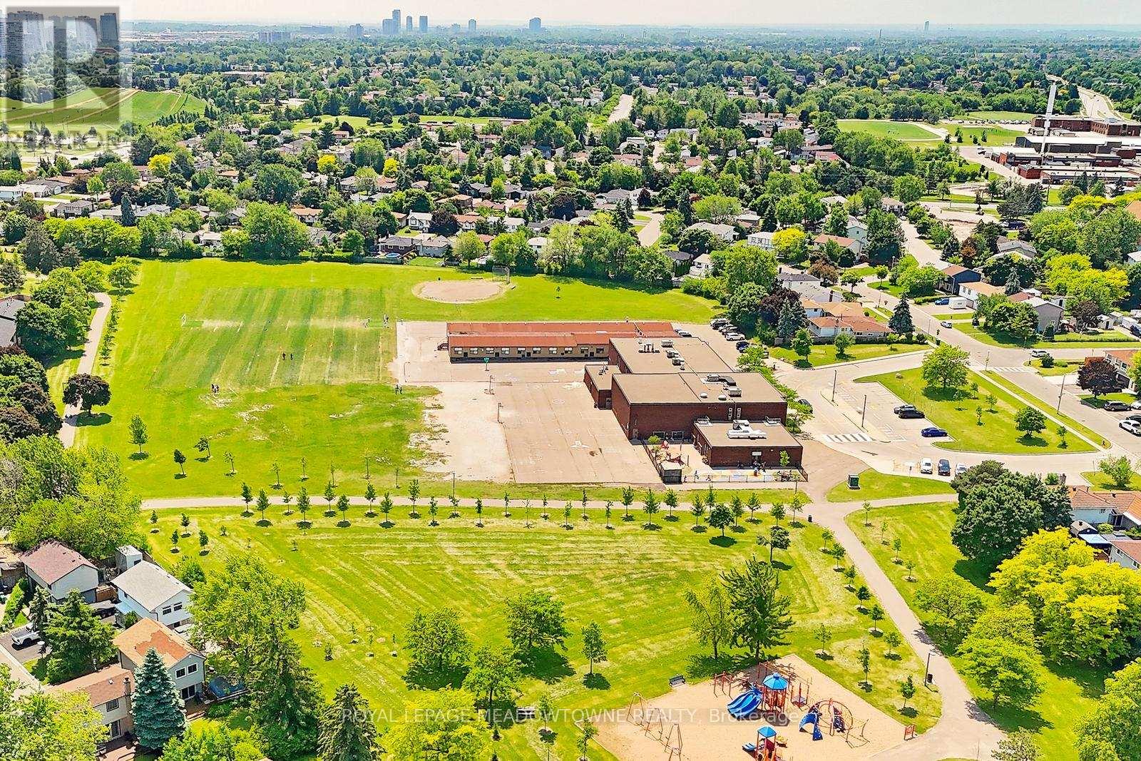 4 Greenfield Square, Brampton (Northgate), Ontario  L6S 2J3 - Photo 33 - W12437309