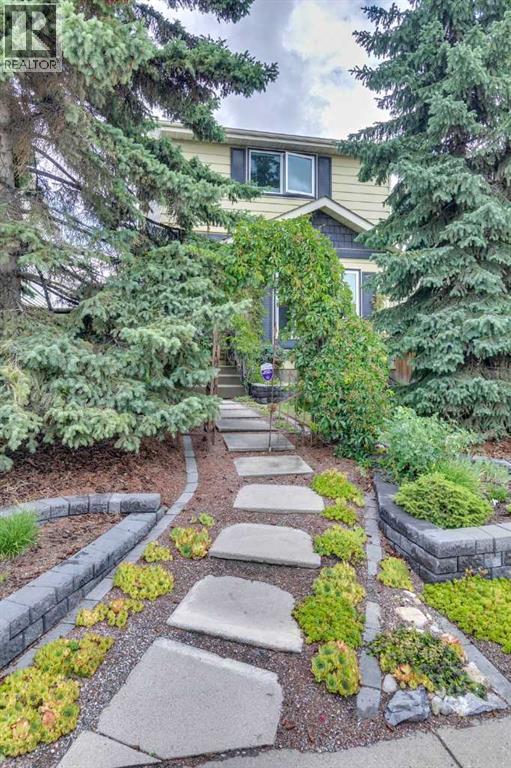 85 Erin Woods Place Se, Calgary, Alberta  T2B 2W5 - Photo 2 - A2237558