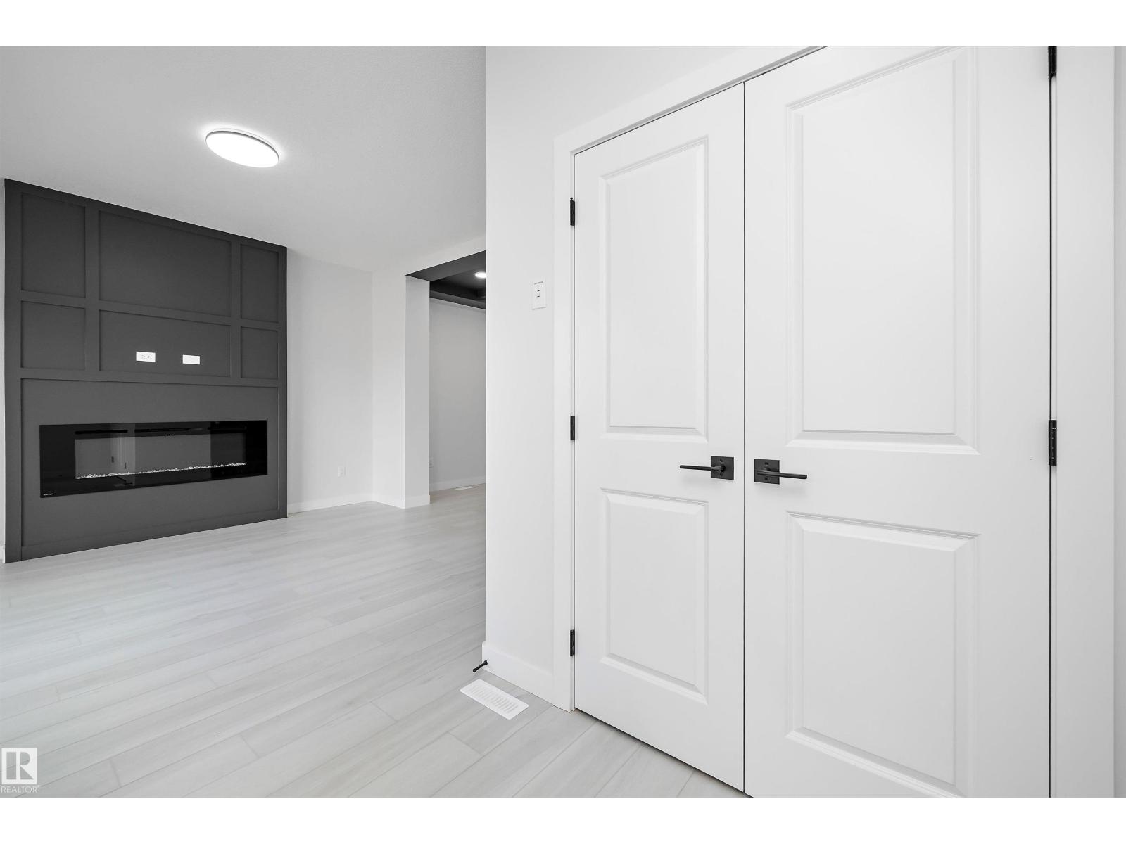 2107 Crossbill Ln Nw, Edmonton, Alberta  T5S 0T9 - Photo 4 - E4460229