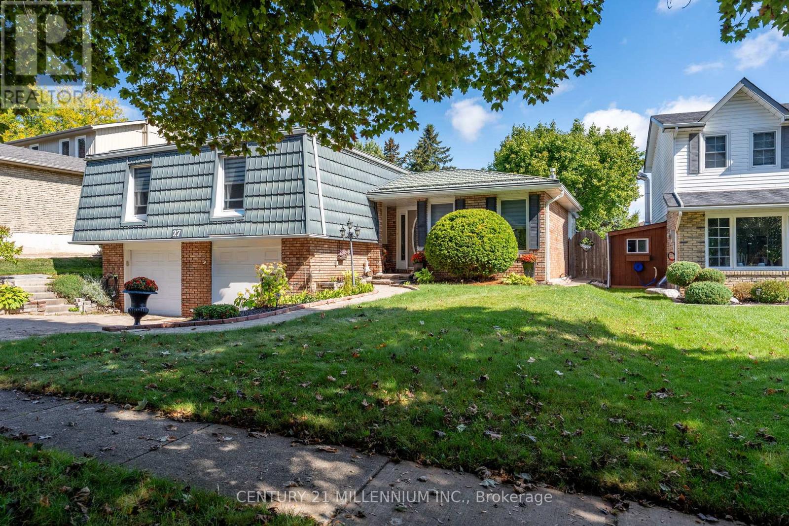 27 Hillside Drive, Halton Hills, Ontario  L7G 4W2 - Photo 2 - W12437331