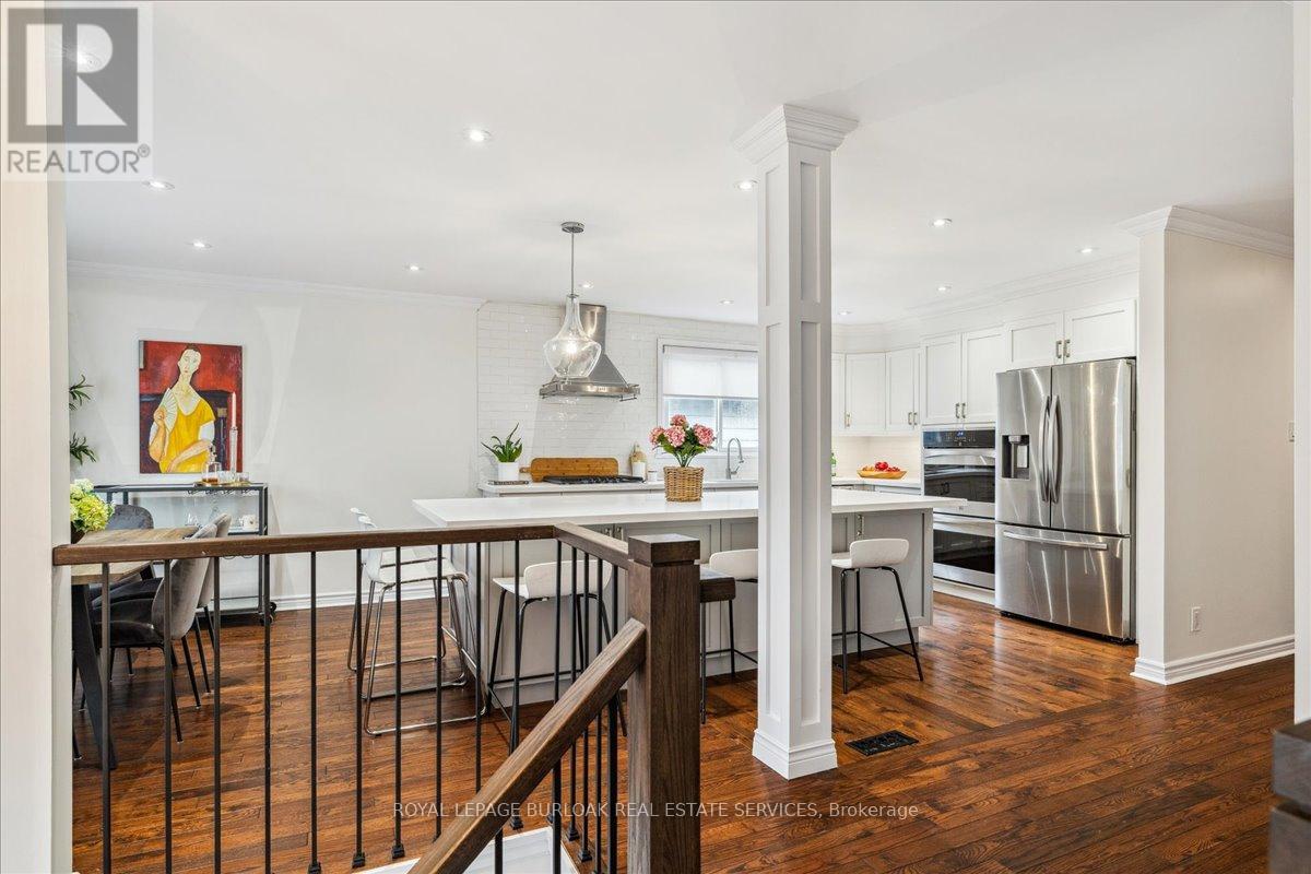 692 Catalina Crescent, Burlington, Ontario  L7L 5B8 - Photo 8 - W12437344