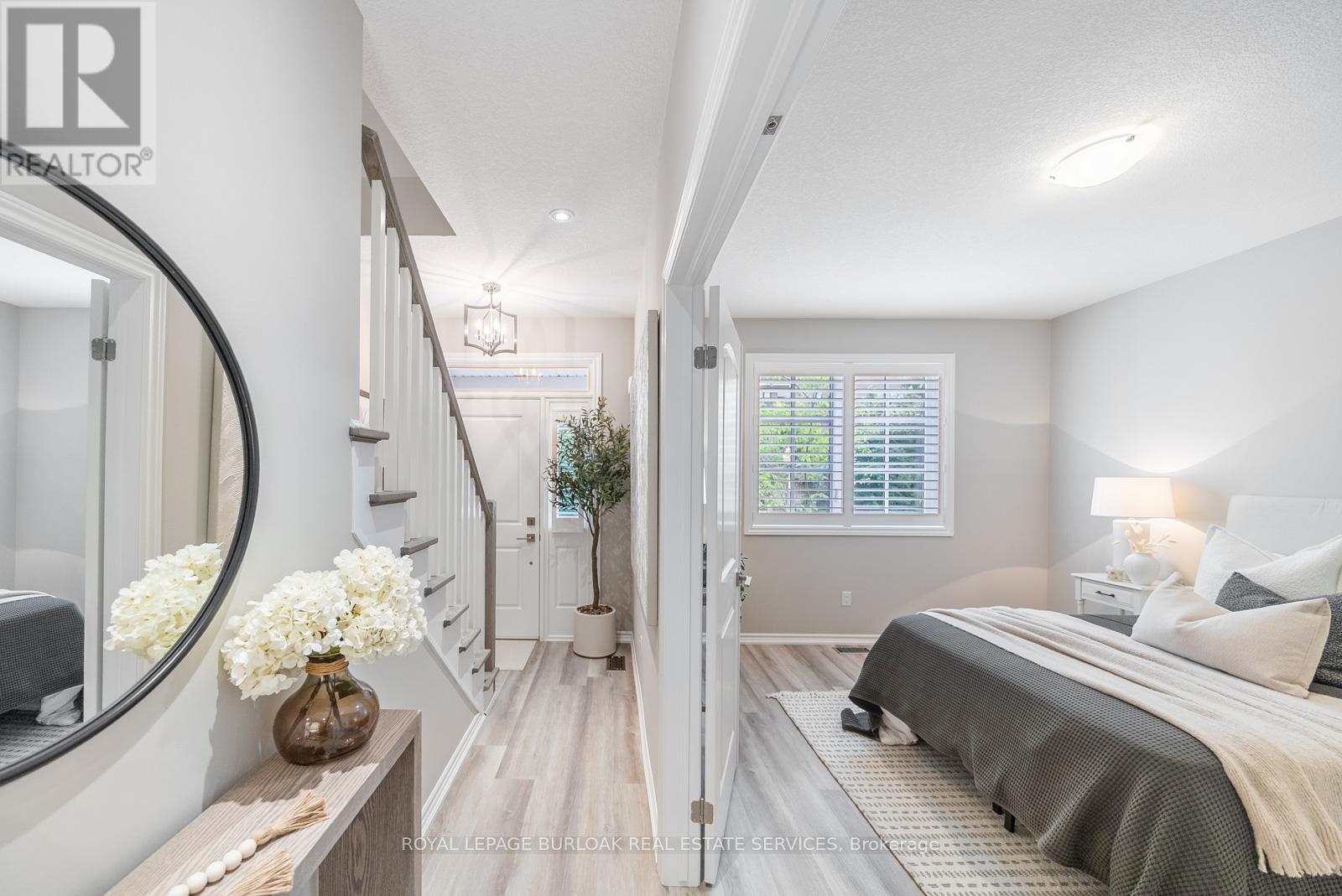 8 - 2362 New Street, Burlington, Ontario  L7R 4P8 - Photo 4 - W12437365
