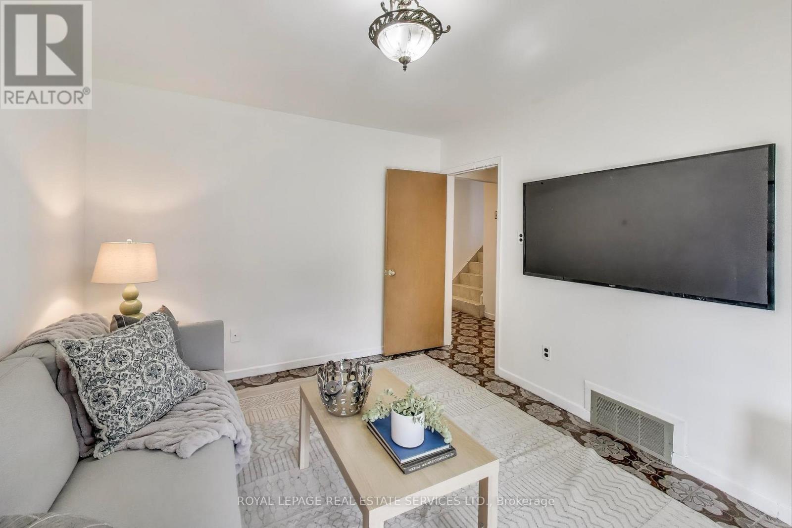 251 Driftwood Avenue, Toronto, Ontario  M3N 2N6 - Photo 10 - W12437384
