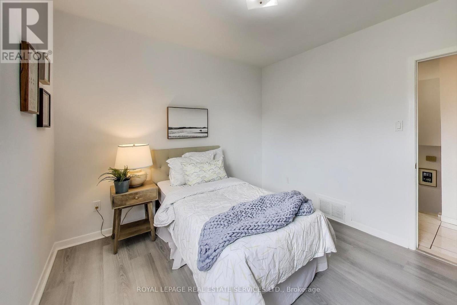 251 Driftwood Avenue, Toronto, Ontario  M3N 2N6 - Photo 14 - W12437384