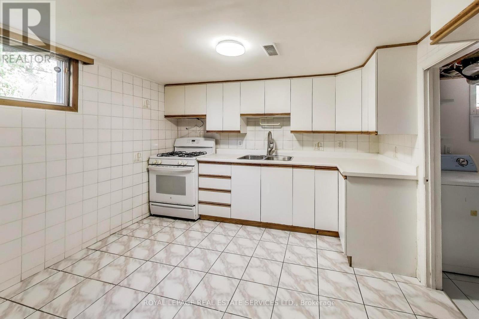 251 Driftwood Avenue, Toronto, Ontario  M3N 2N6 - Photo 17 - W12437384