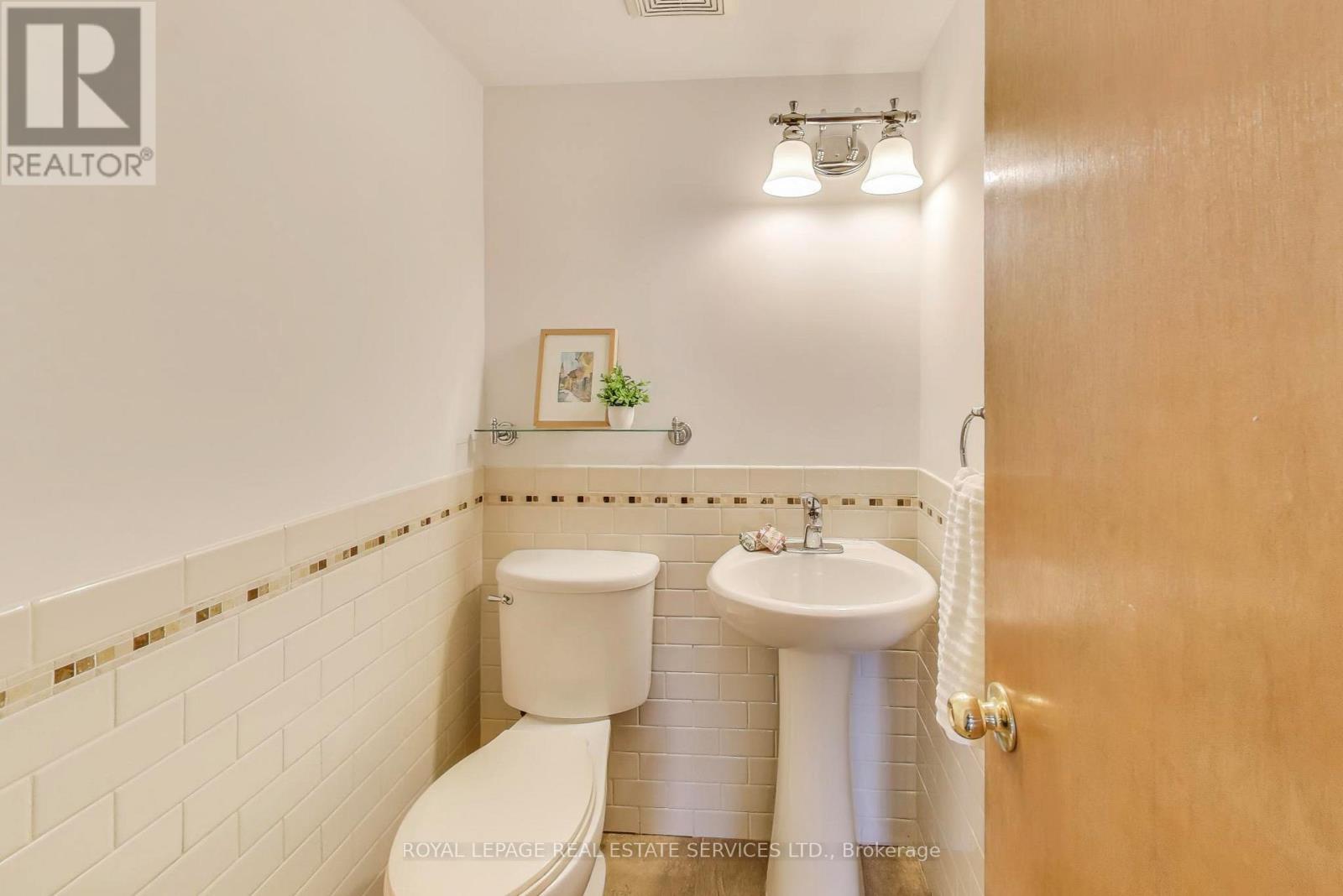 251 Driftwood Avenue, Toronto, Ontario  M3N 2N6 - Photo 19 - W12437384